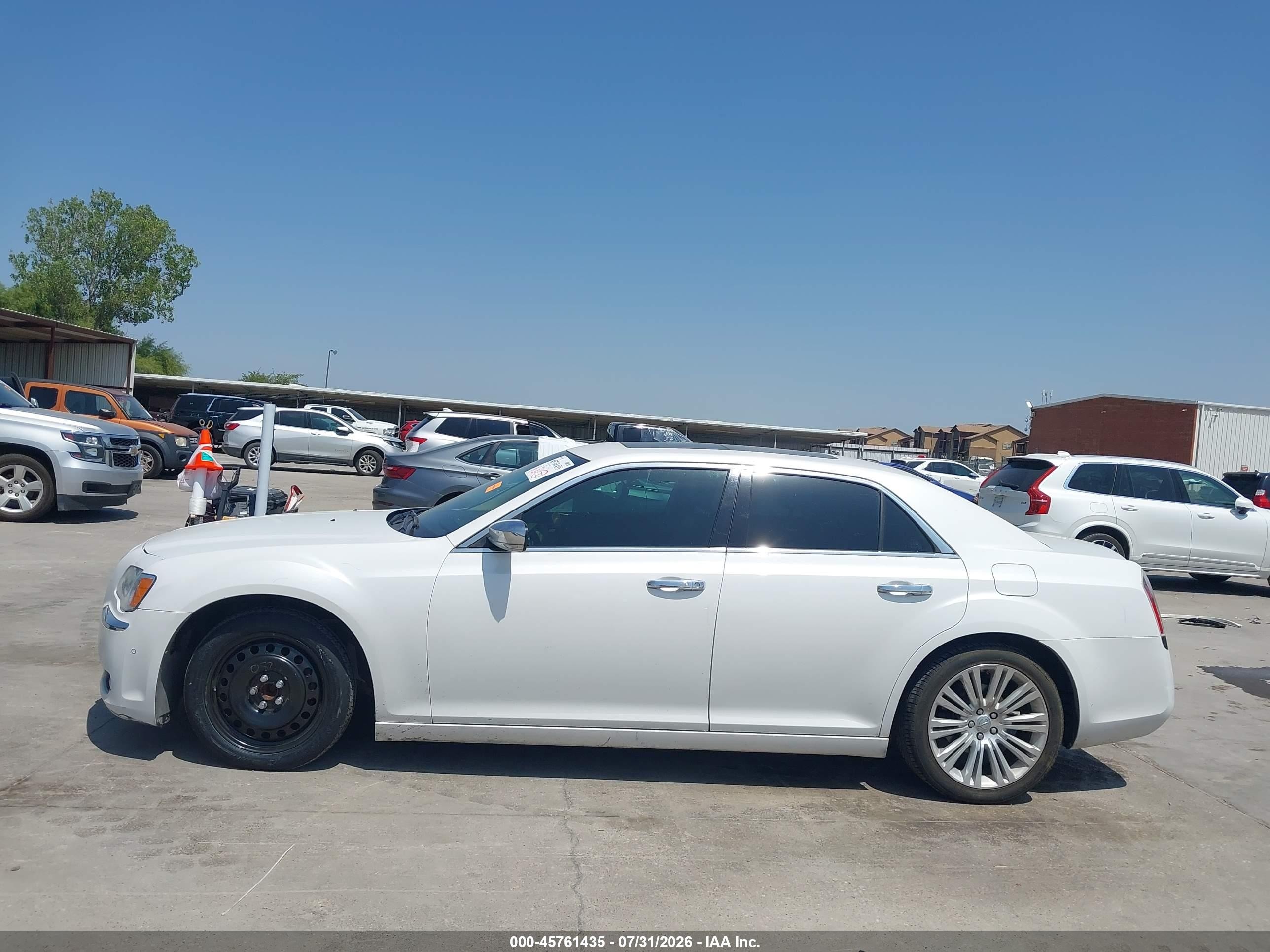2014 Chrysler 300c   White vin: 2C3CCAEG9EH165066