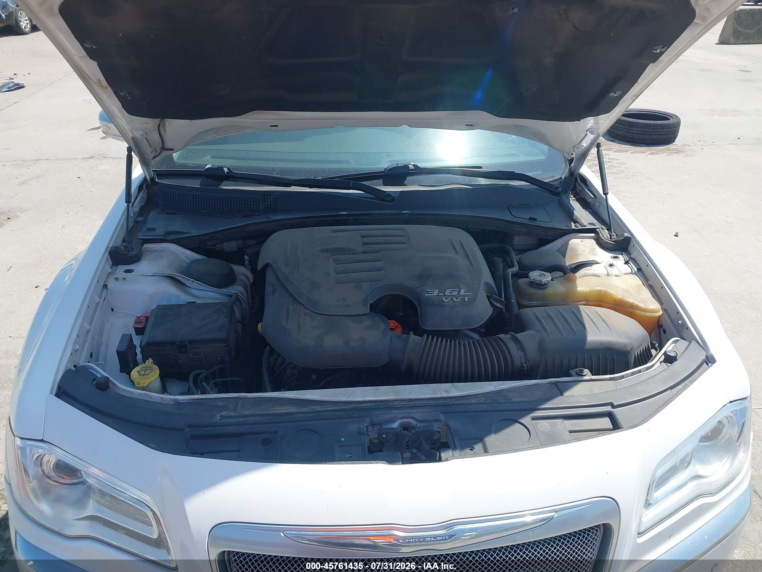 2014 Chrysler 300c   White vin: 2C3CCAEG9EH165066