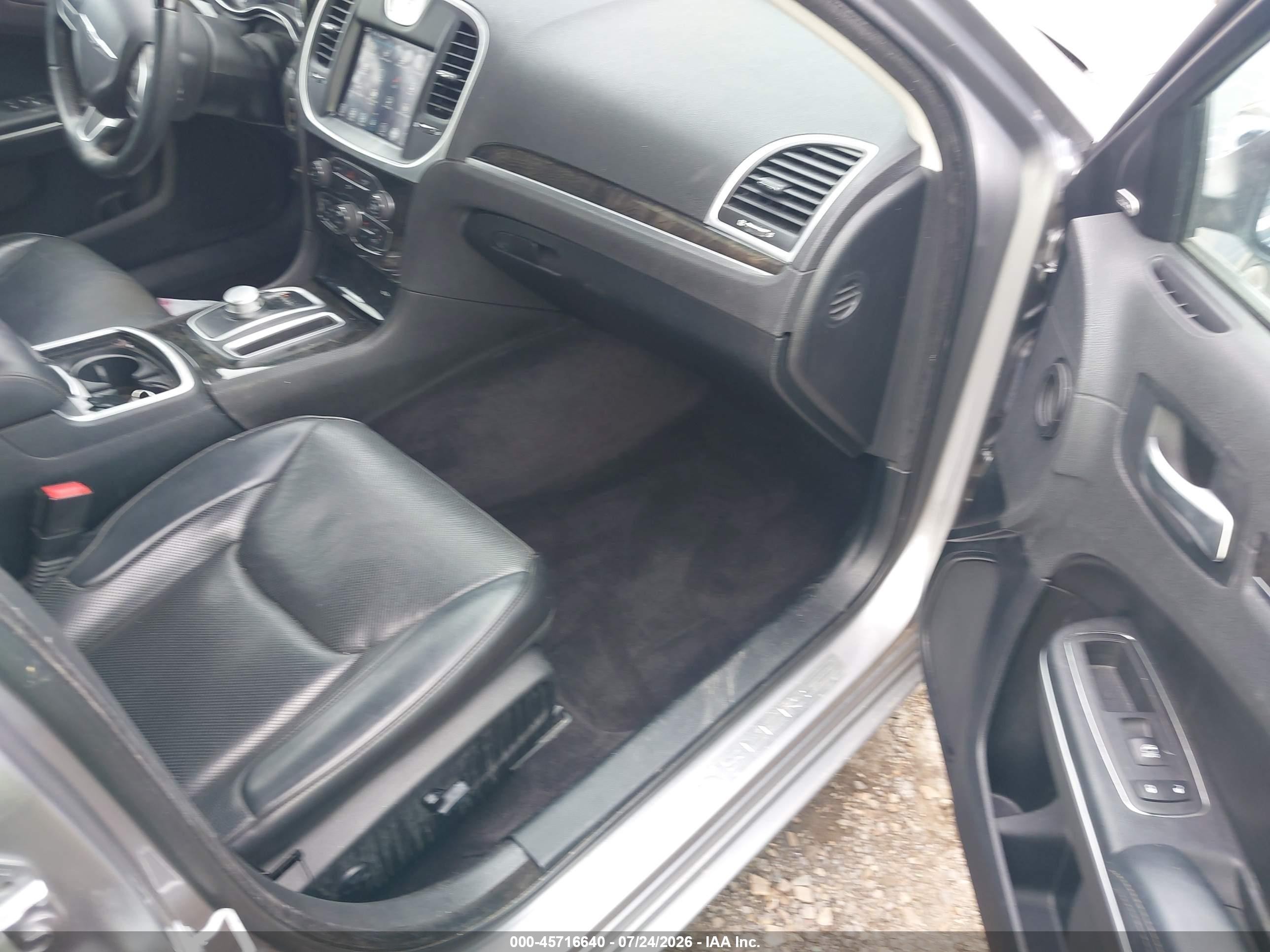 2017 Chrysler 300c Серебряный vin: 2C3CCAEG9HH570493