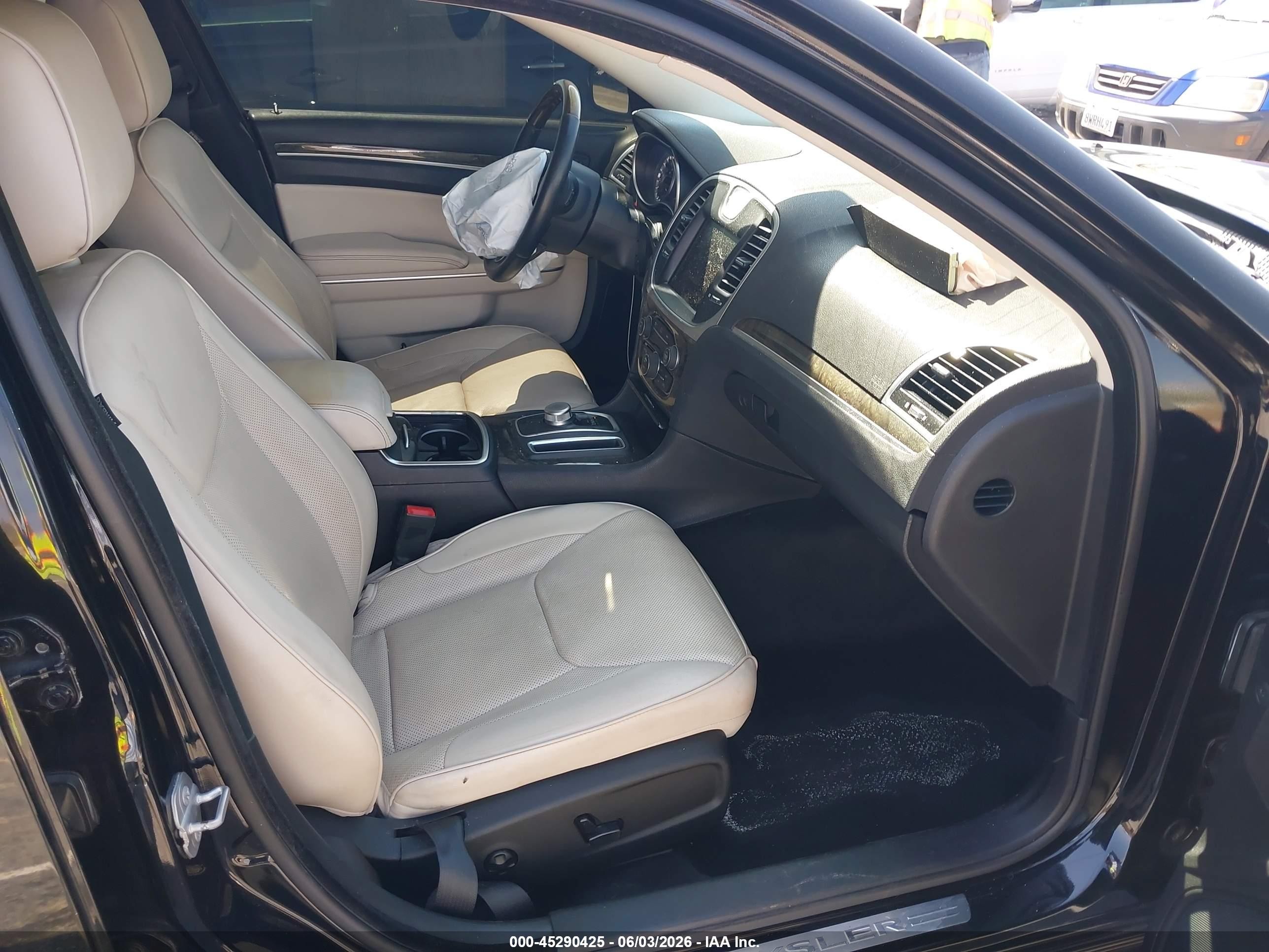2015 Chrysler 300c   Black vin: 2C3CCAEGXFH893982