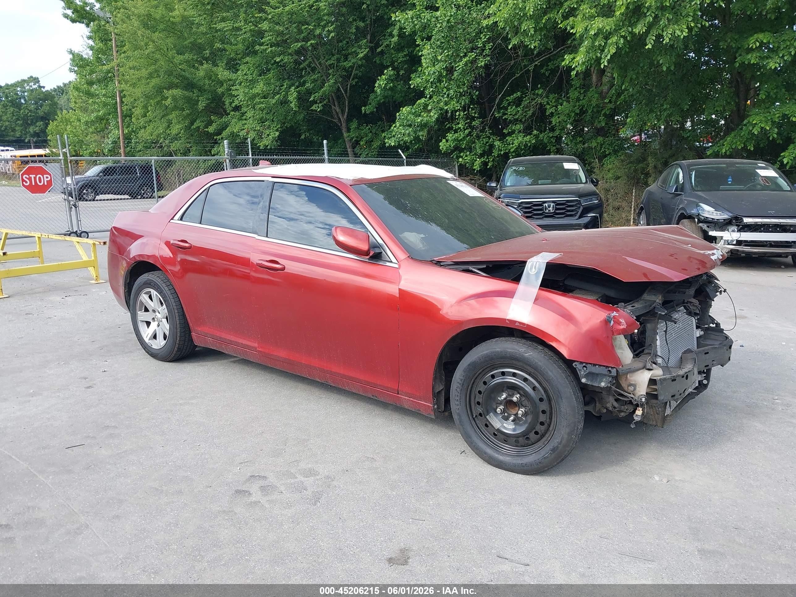 2015 Chrysler 300c   Red vin: 2C3CCAEGXFH920856