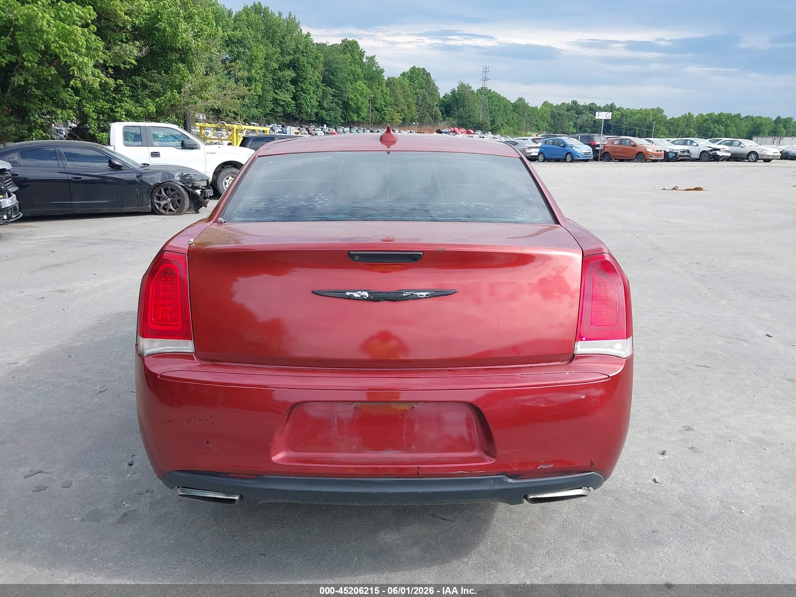 2015 Chrysler 300c   Red vin: 2C3CCAEGXFH920856