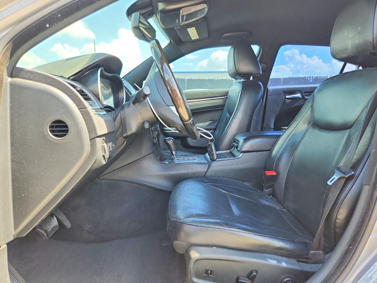 2014 Chrysler 300c Silver vin: 2C3CCAET0EH118263