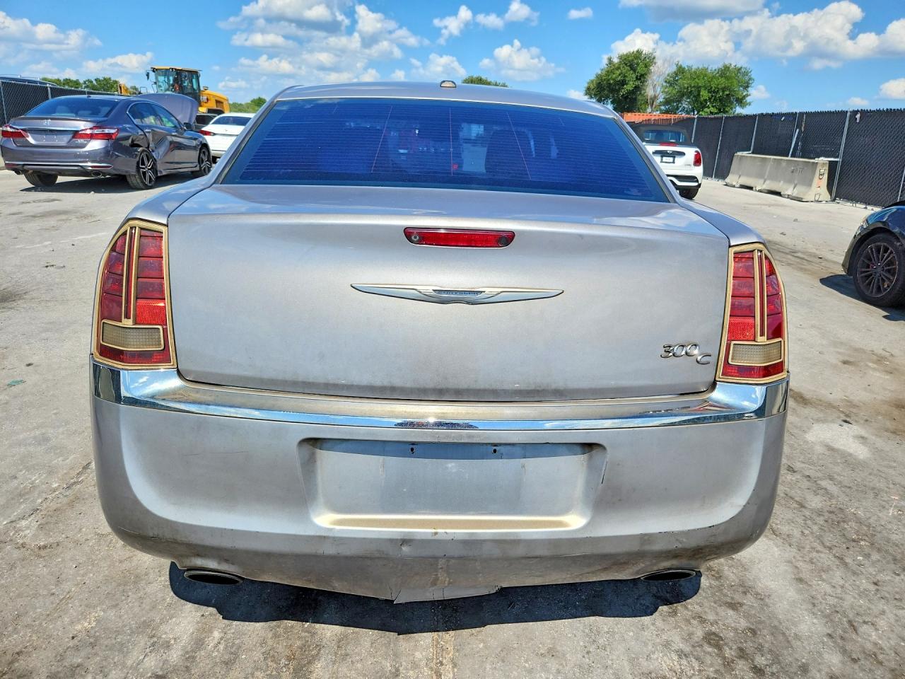2014 Chrysler 300c Silver vin: 2C3CCAET0EH118263