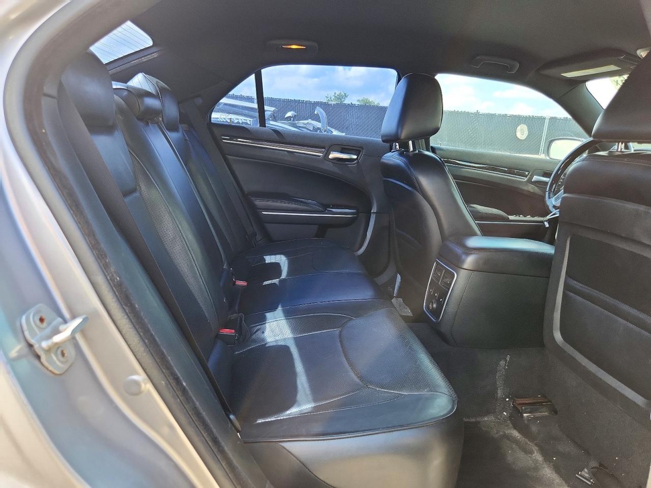 2014 Chrysler 300c Silver vin: 2C3CCAET0EH118263