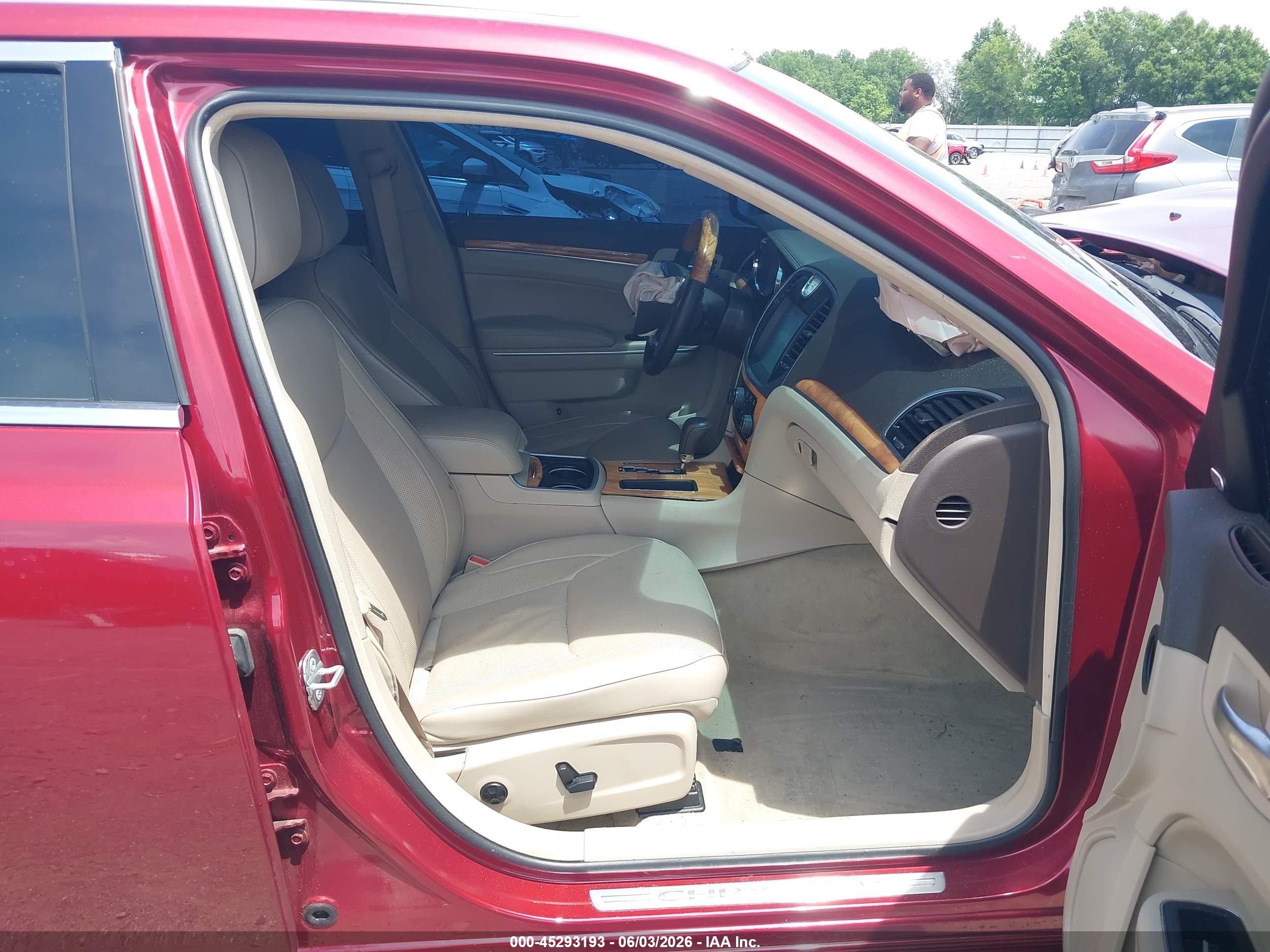 2014 Chrysler 300c   Maroon vin: 2C3CCAET0EH321167