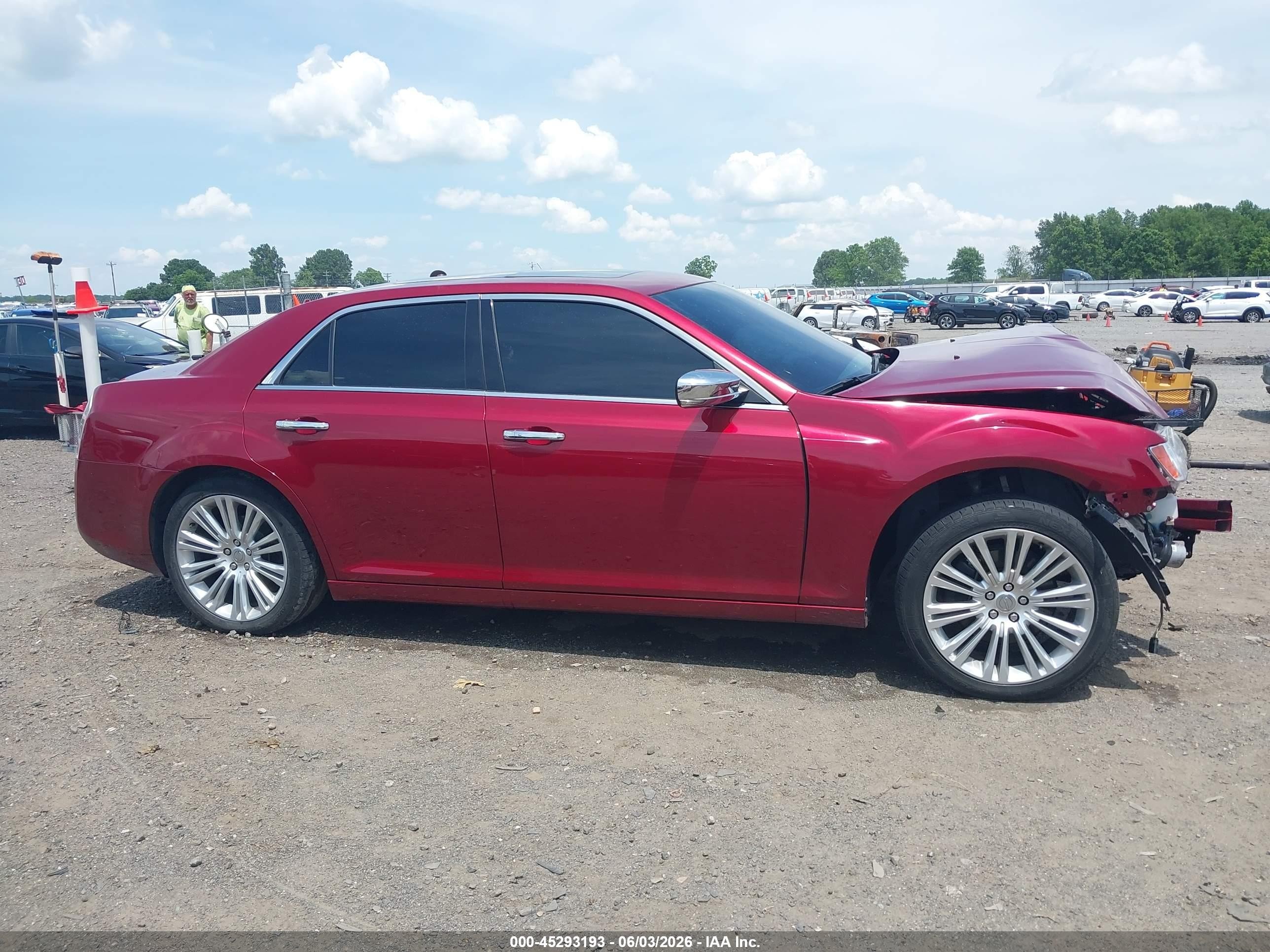 2014 Chrysler 300c   Maroon vin: 2C3CCAET0EH321167
