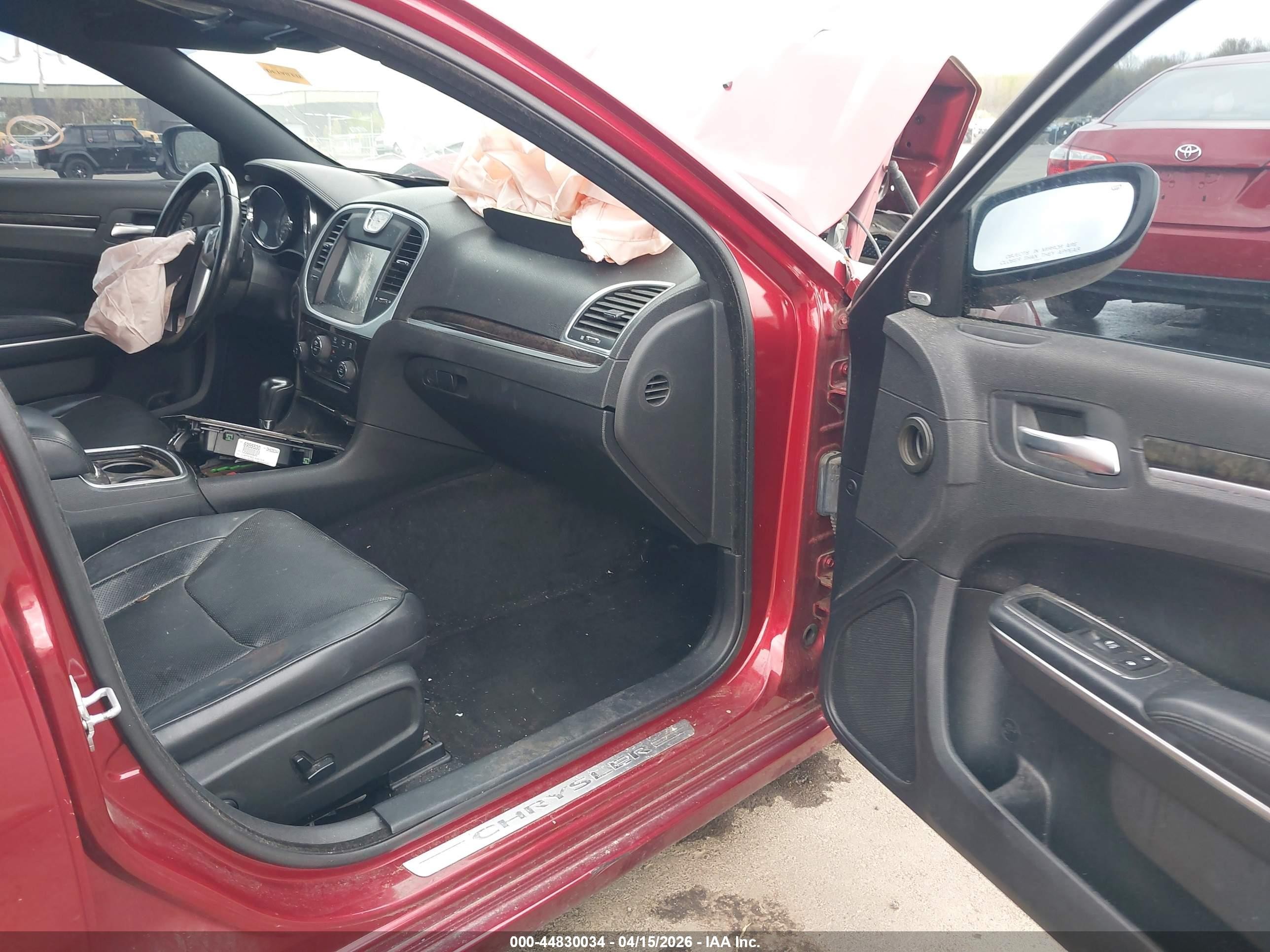 2013 Chrysler 300c   Red vin: 2C3CCAET1DH635344