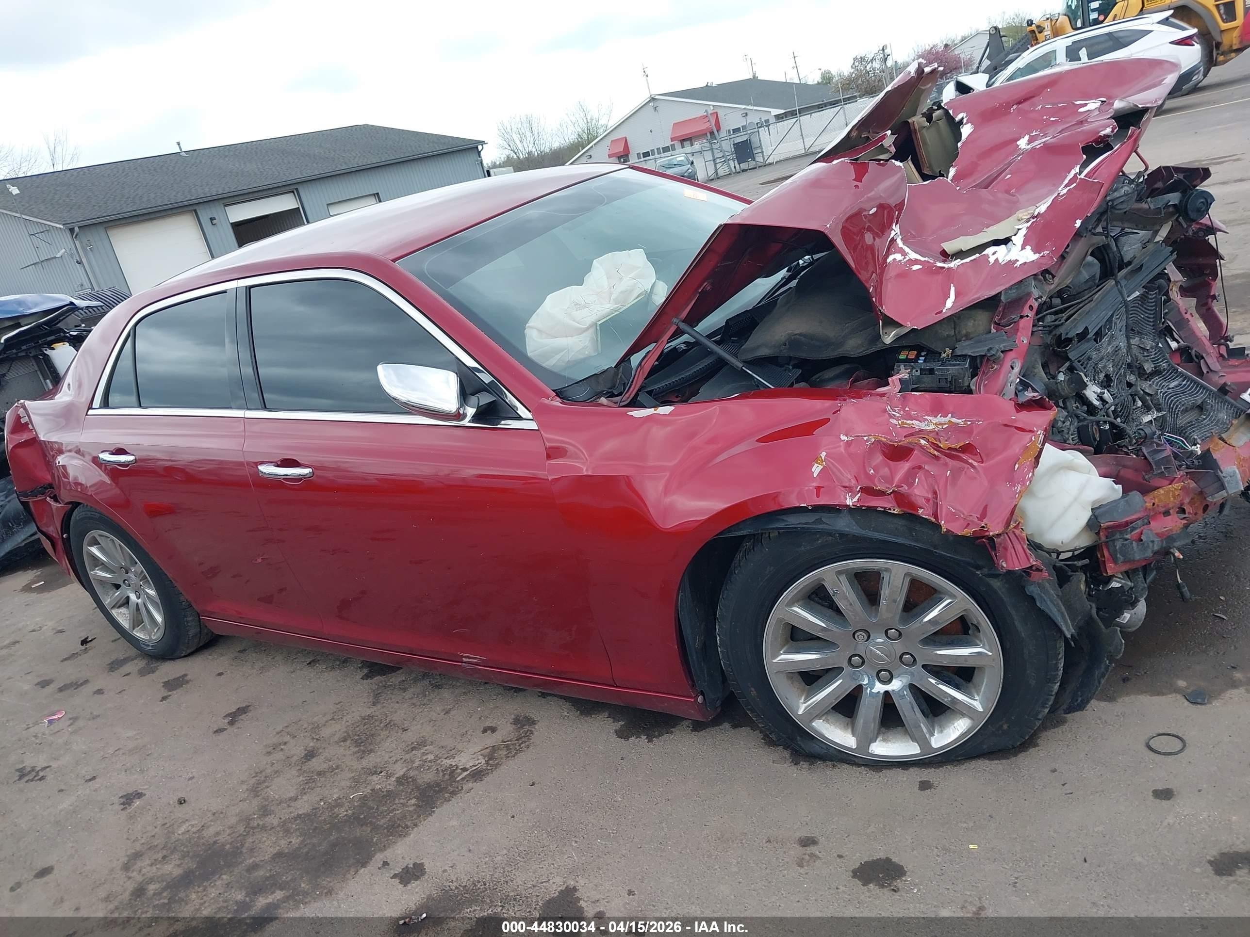 2013 Chrysler 300c   Red vin: 2C3CCAET1DH635344
