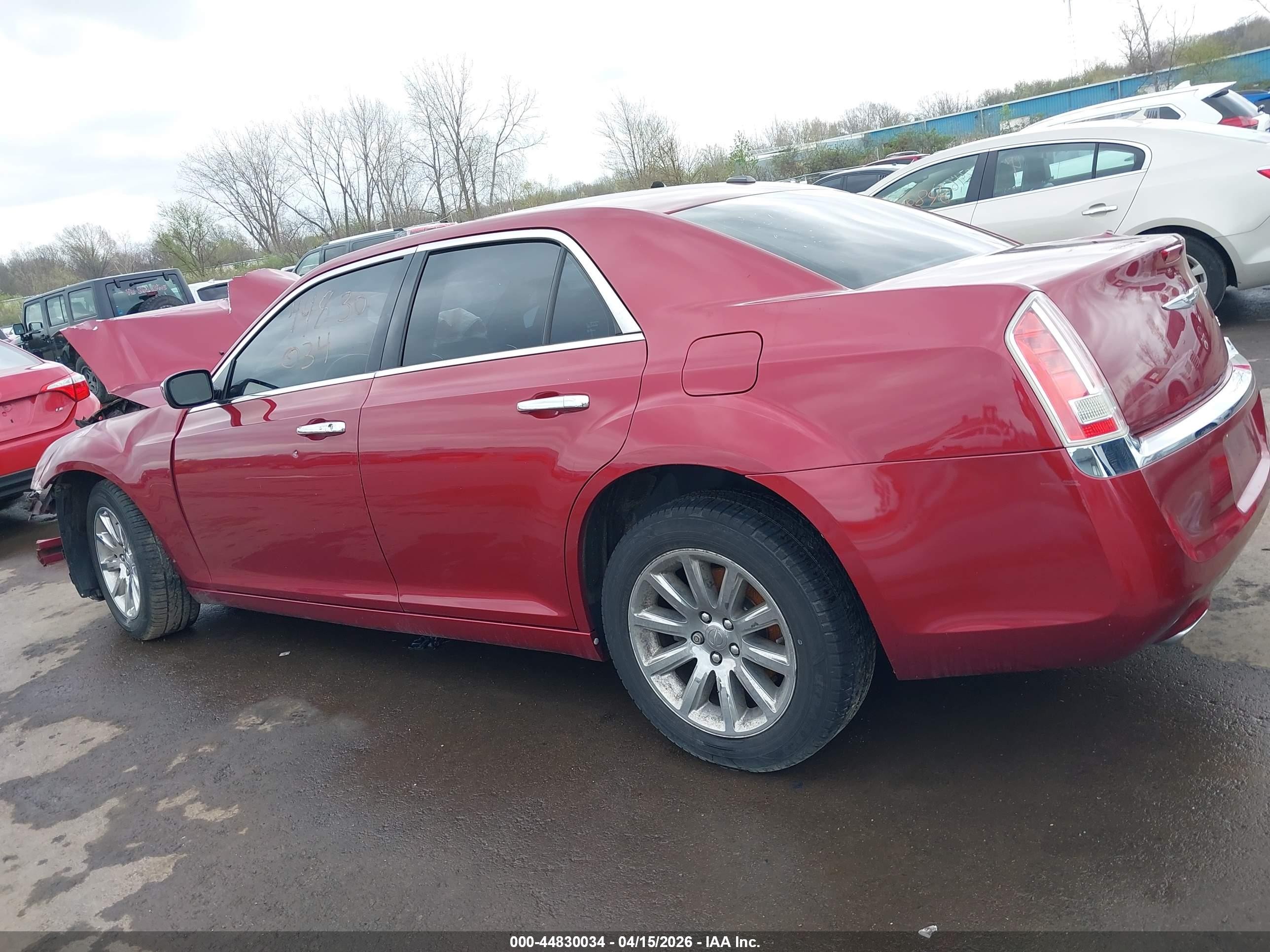 2013 Chrysler 300c   Red vin: 2C3CCAET1DH635344