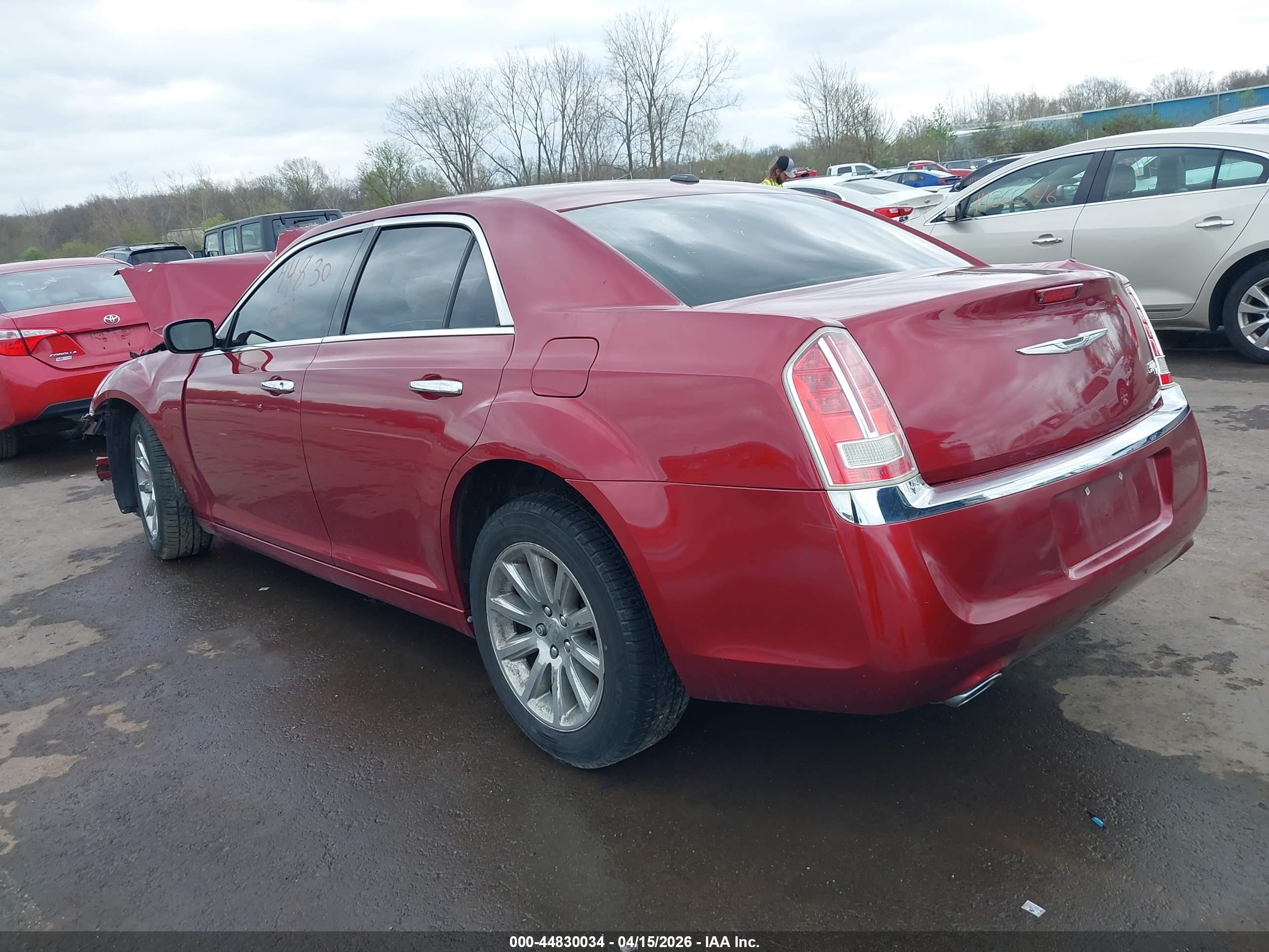 2013 Chrysler 300c   Red vin: 2C3CCAET1DH635344