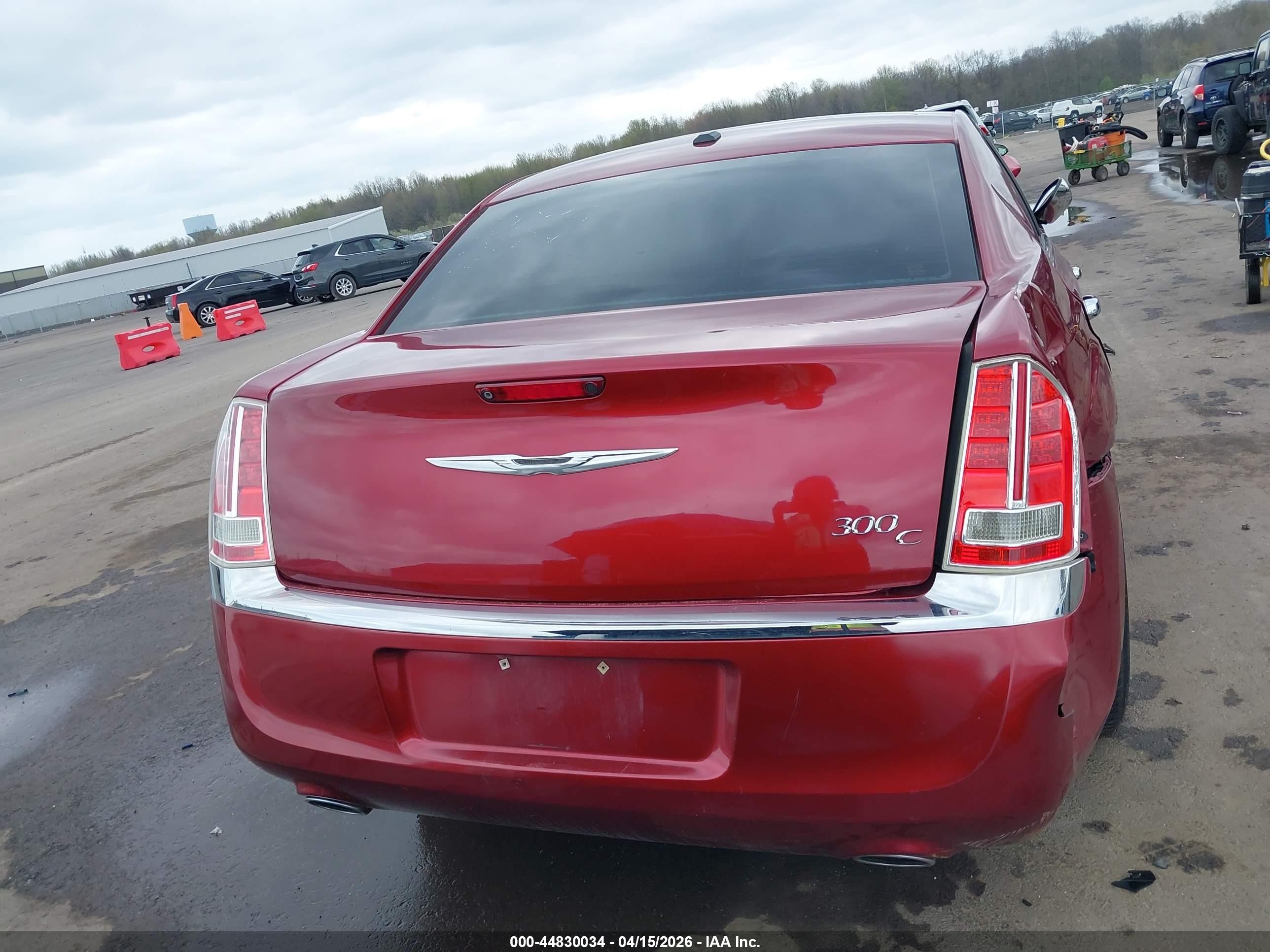 2013 Chrysler 300c   Red vin: 2C3CCAET1DH635344