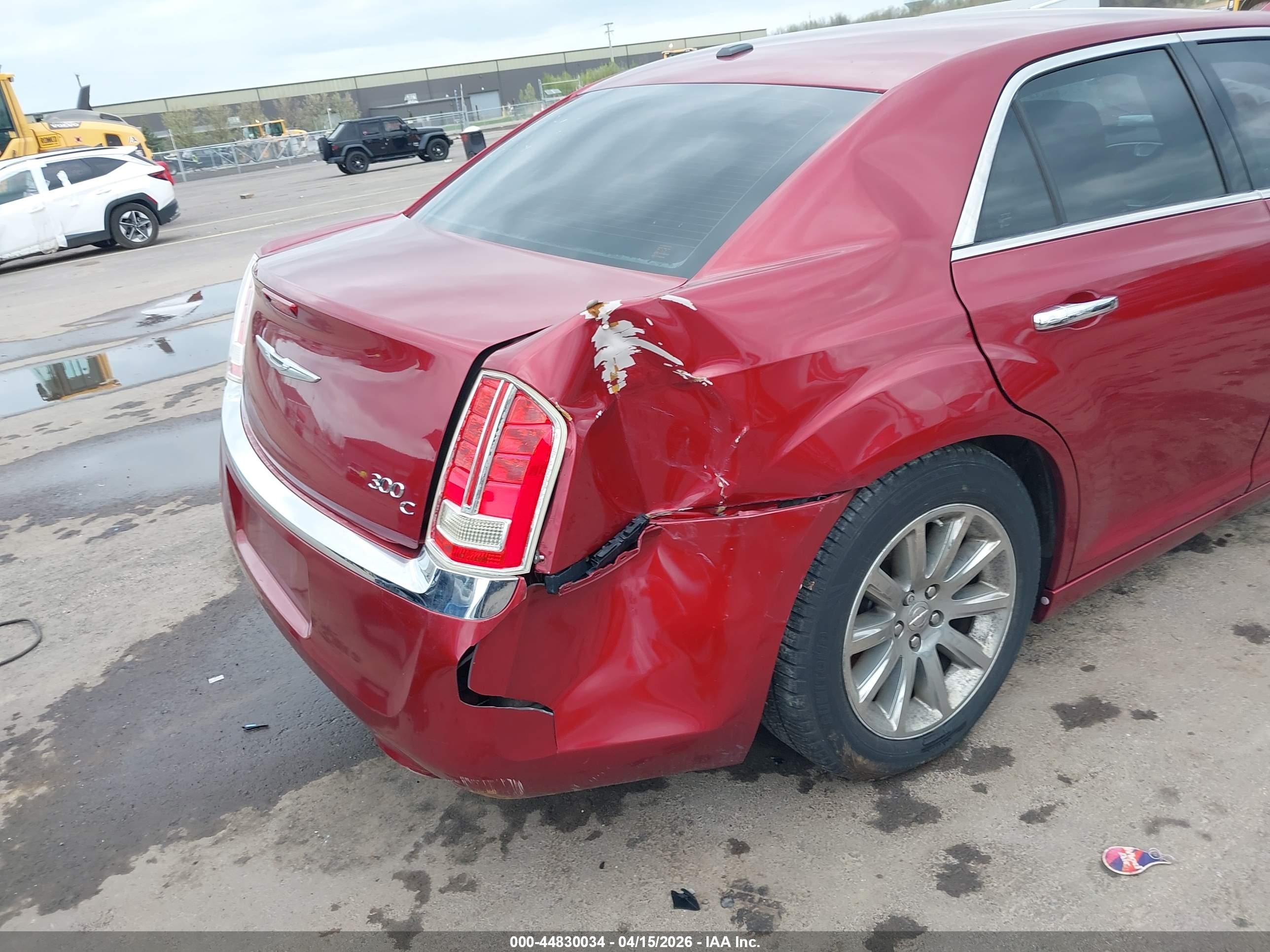 2013 Chrysler 300c   Red vin: 2C3CCAET1DH635344