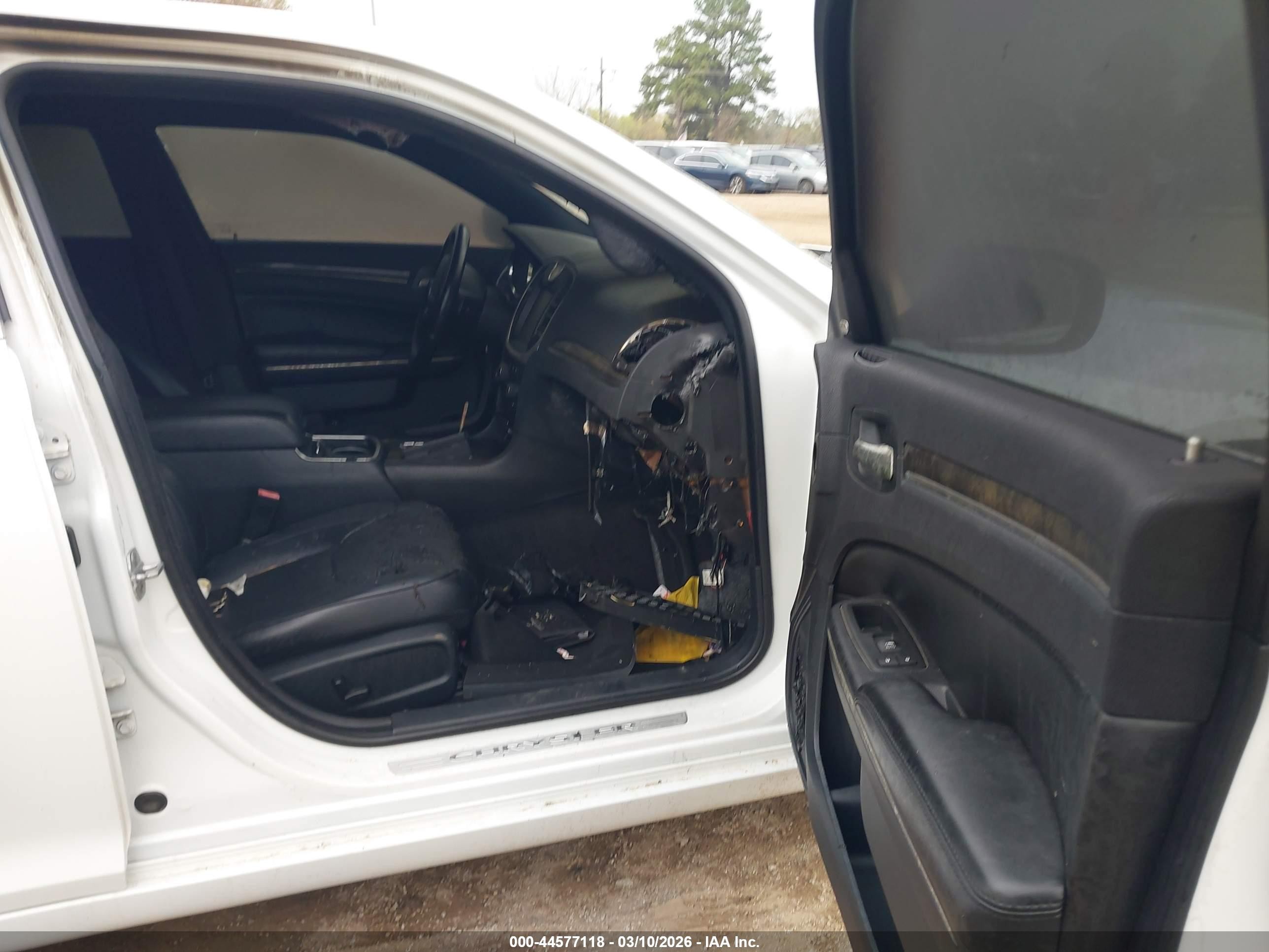 2012 Chrysler 300c White vin: 2C3CCAET2CH242516