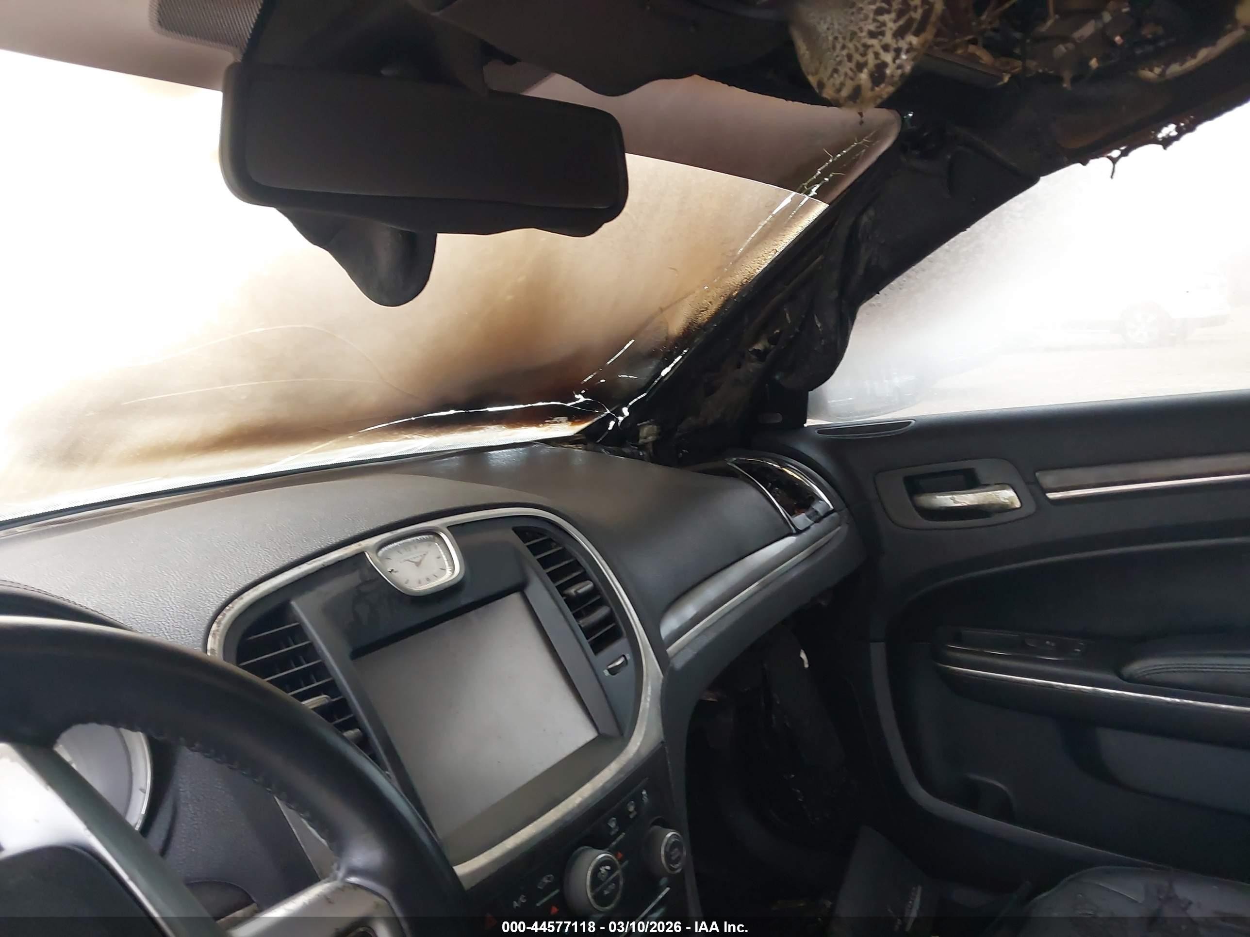 2012 Chrysler 300c White vin: 2C3CCAET2CH242516