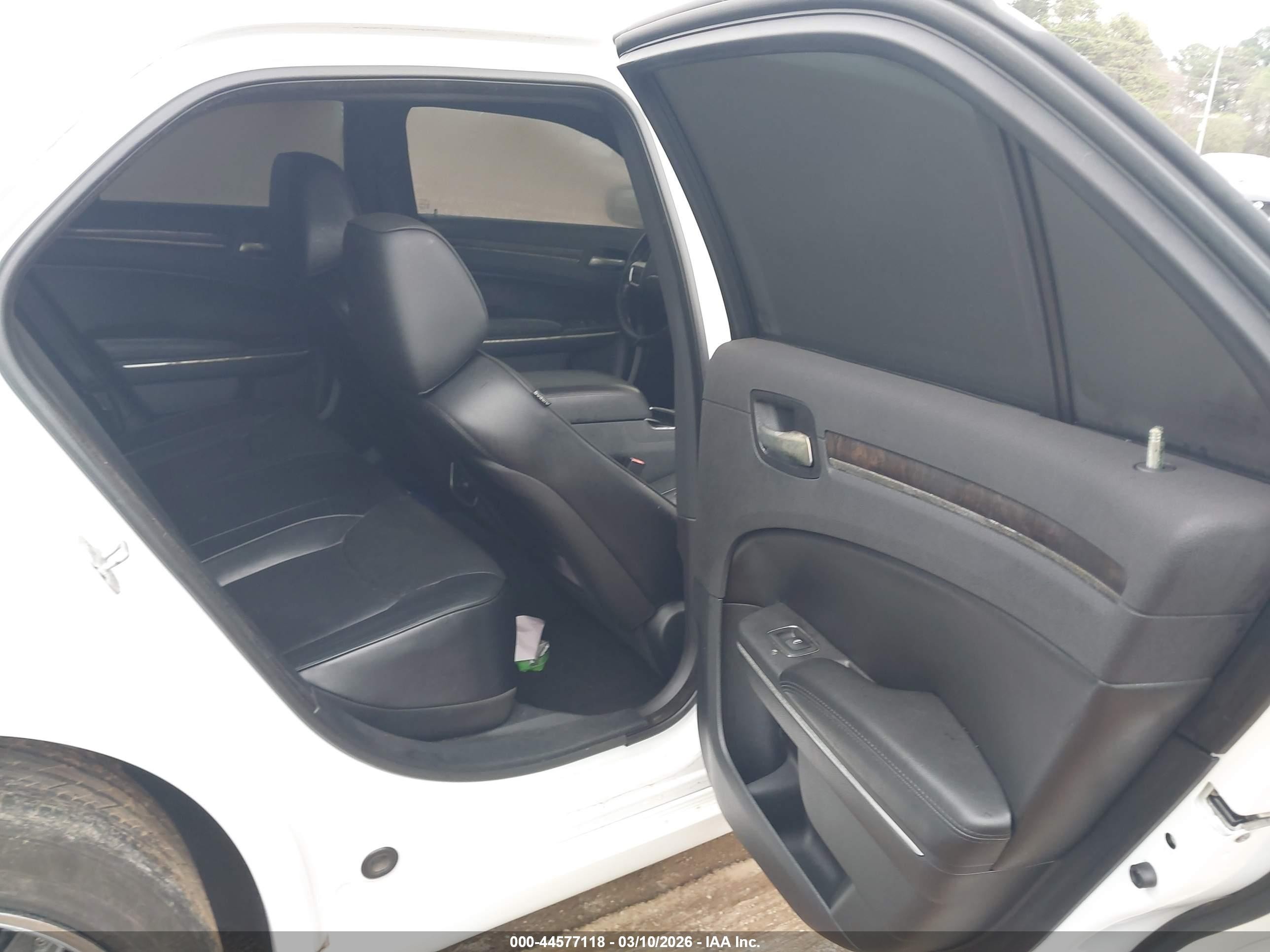 2012 Chrysler 300c White vin: 2C3CCAET2CH242516