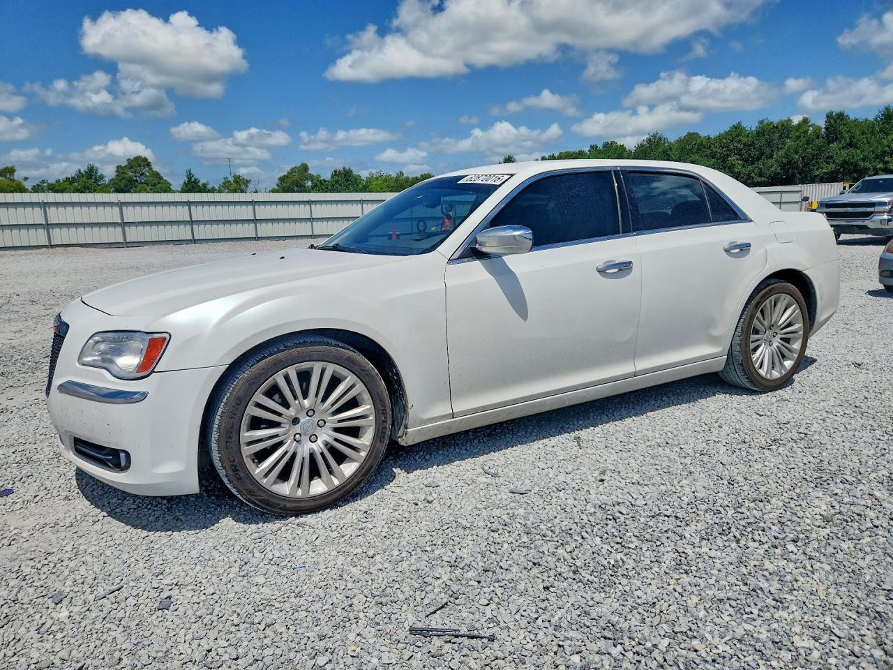 2013 Chrysler 300c White vin: 2C3CCAET2DH577390