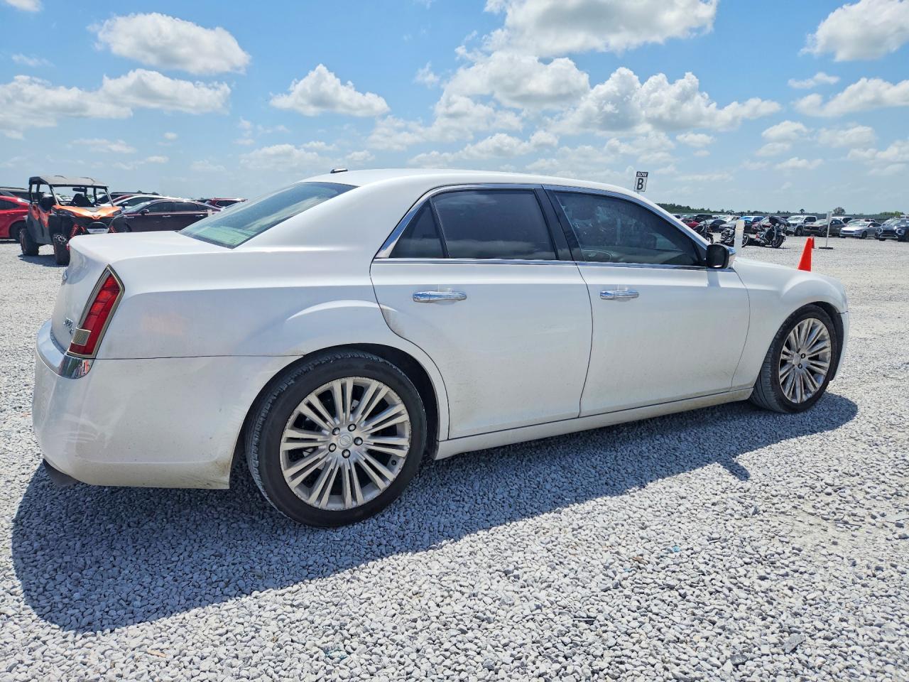 2013 Chrysler 300c White vin: 2C3CCAET2DH577390