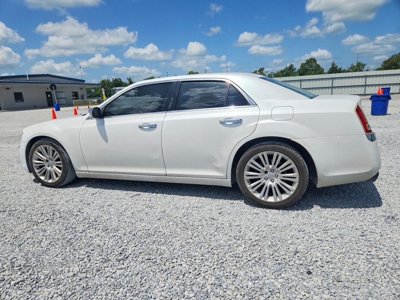 2013 Chrysler 300c White vin: 2C3CCAET2DH577390