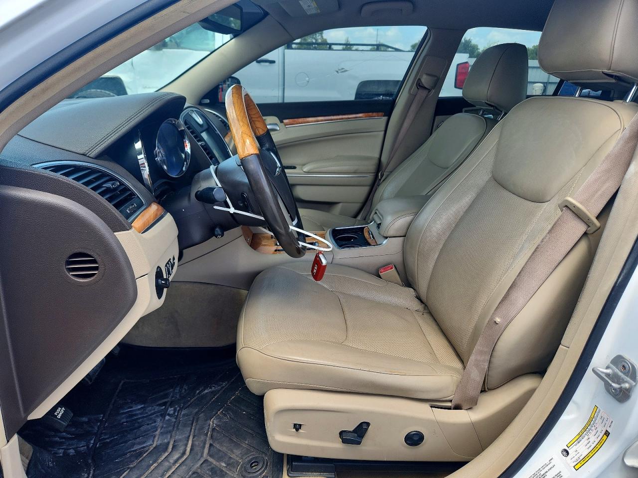 2013 Chrysler 300c White vin: 2C3CCAET2DH577390