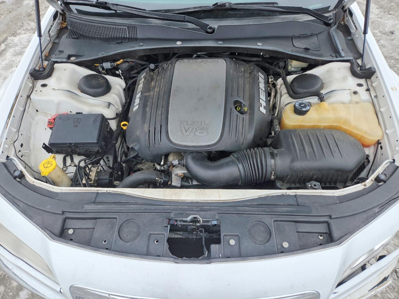 2014 Chrysler 300c White vin: 2C3CCAET3EH109217