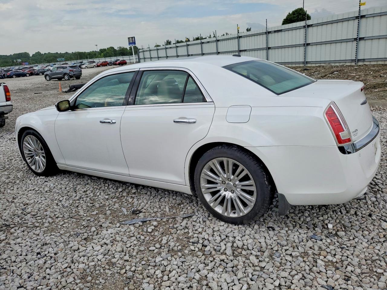 2014 Chrysler 300c White vin: 2C3CCAET5EH205768