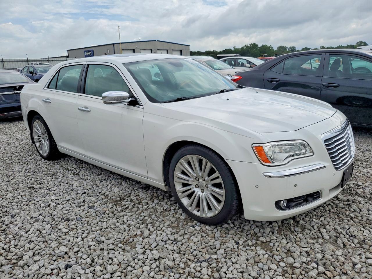 2014 Chrysler 300c White vin: 2C3CCAET5EH205768