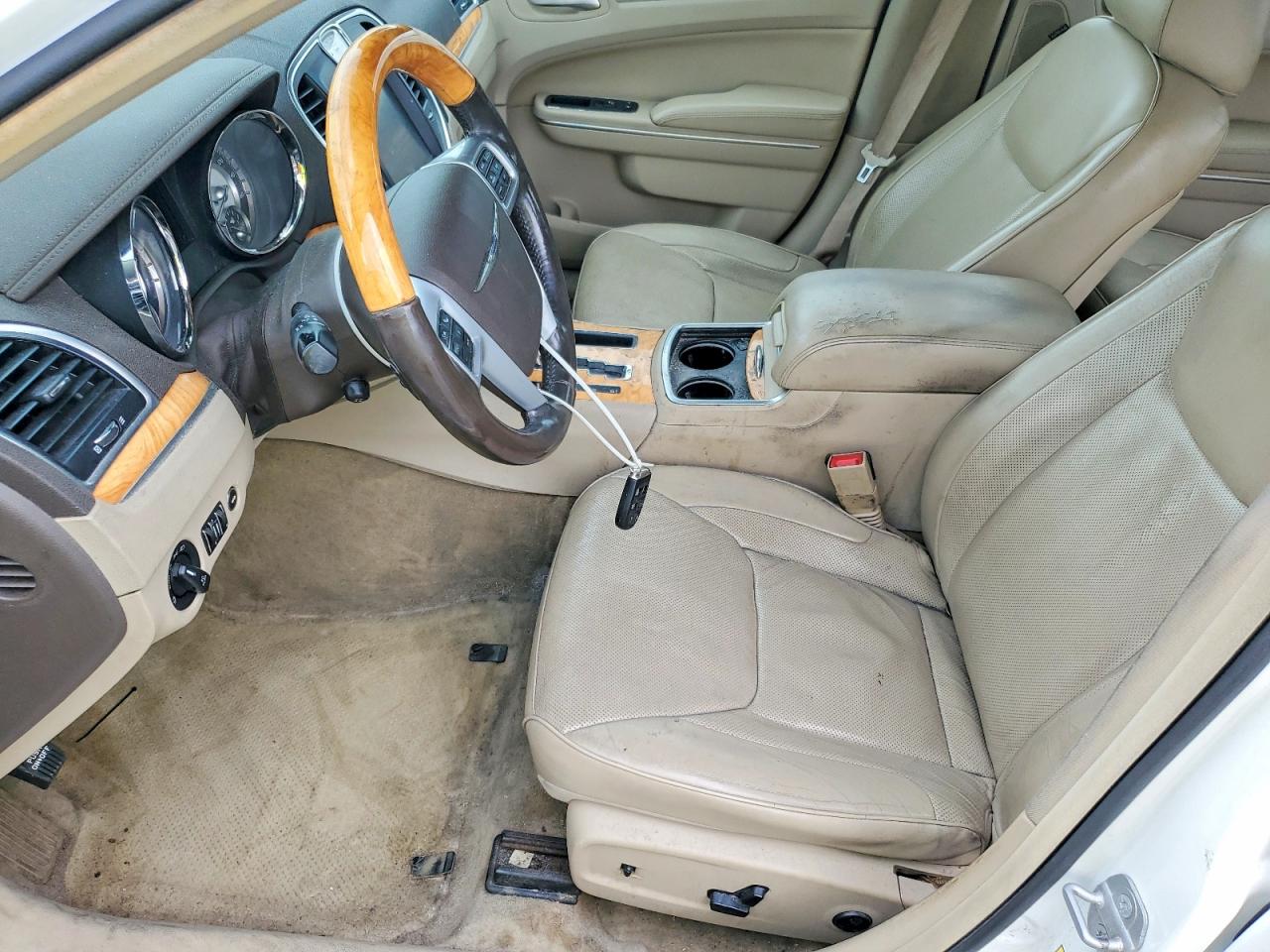 2014 Chrysler 300c White vin: 2C3CCAET5EH205768