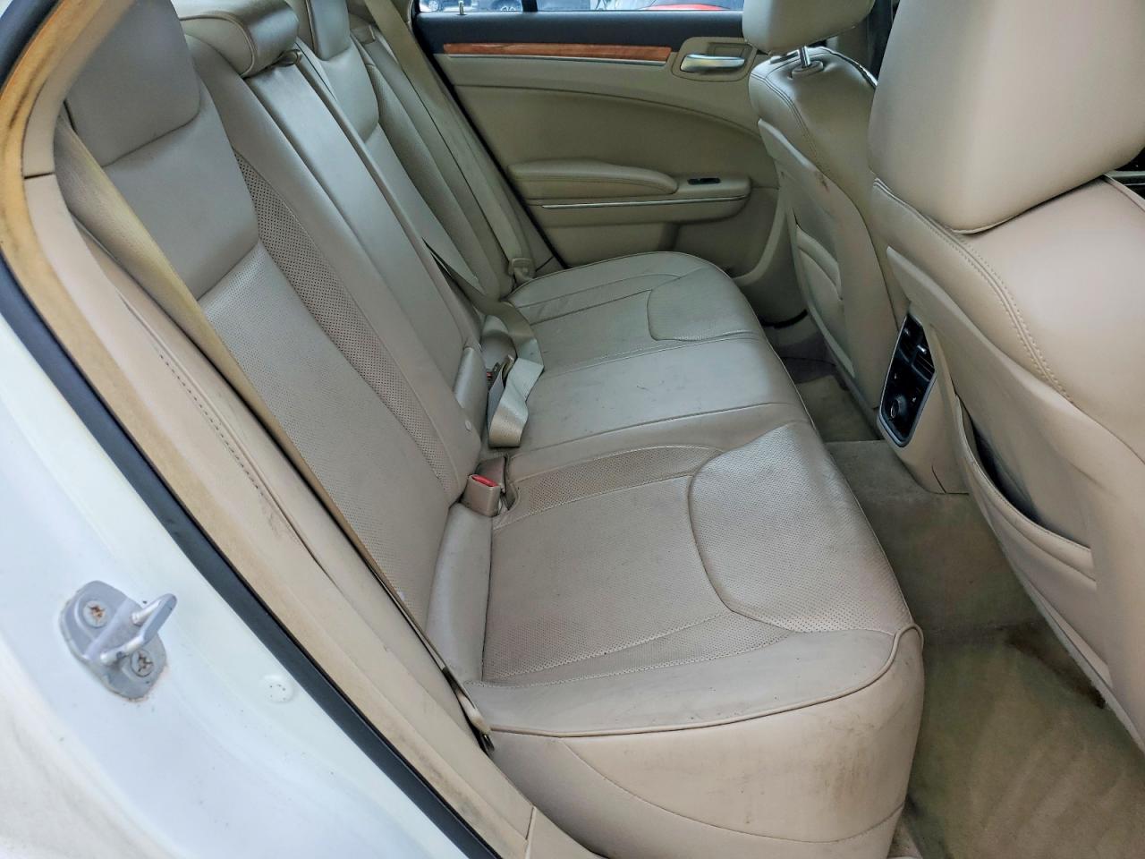 2014 Chrysler 300c White vin: 2C3CCAET5EH205768
