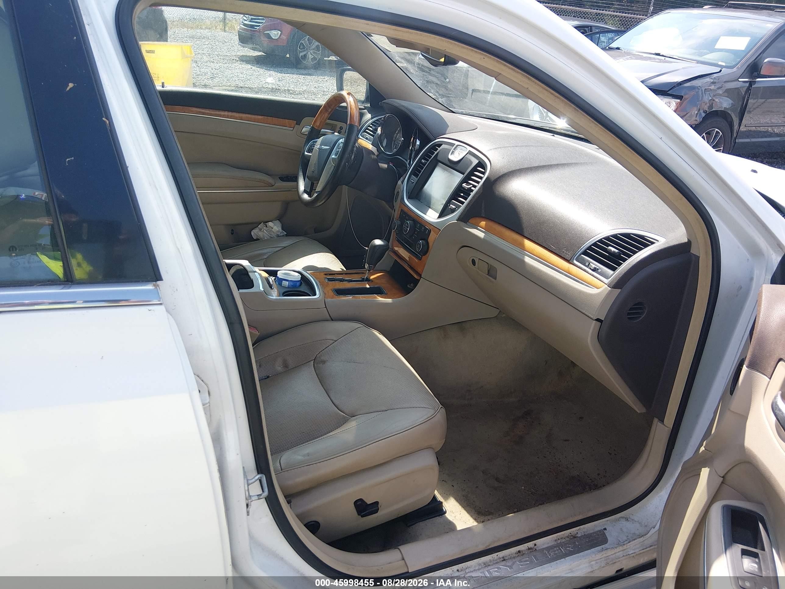 2012 Chrysler 300c   White vin: 2C3CCAET6CH225346