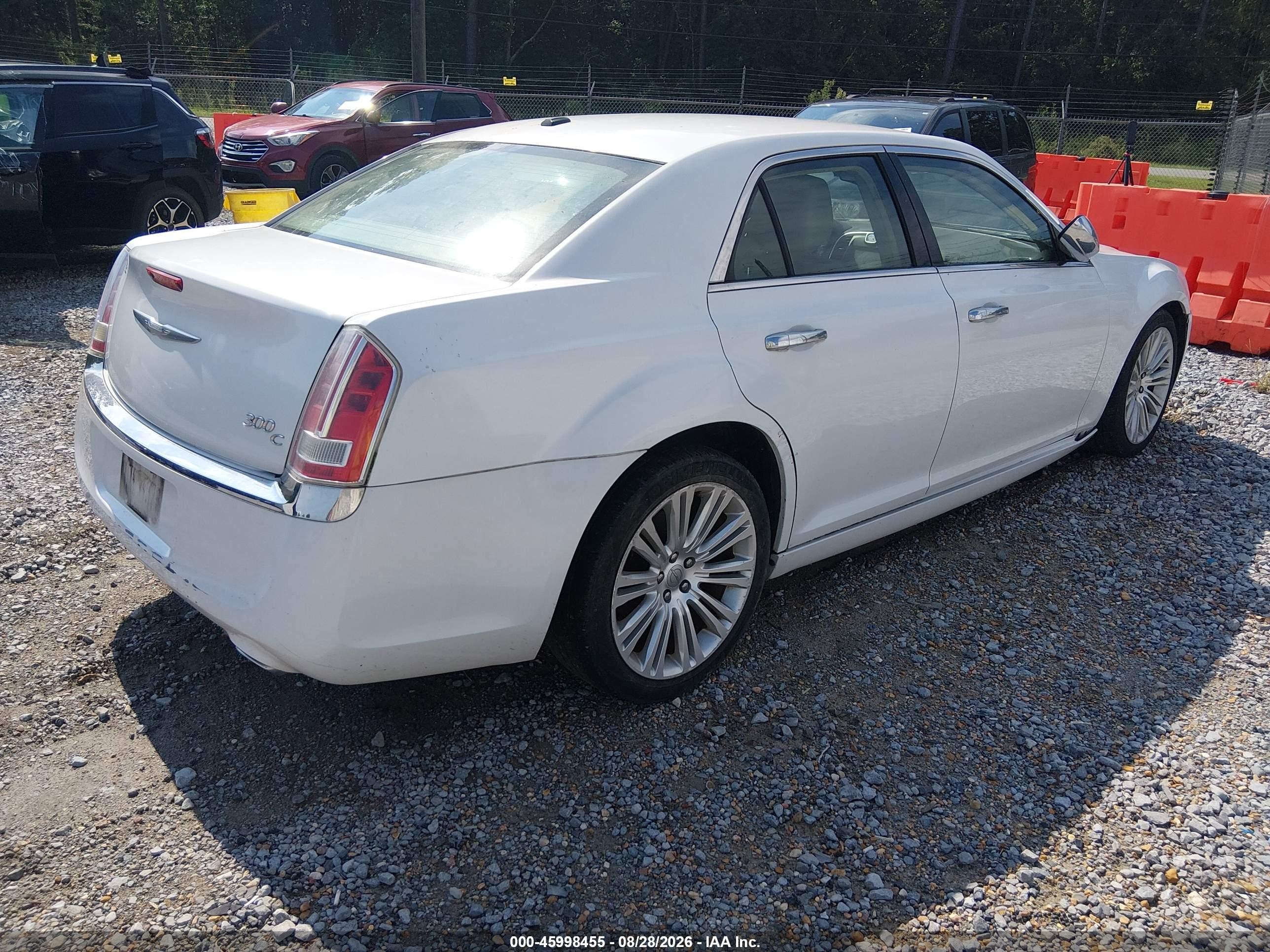 2012 Chrysler 300c   White vin: 2C3CCAET6CH225346