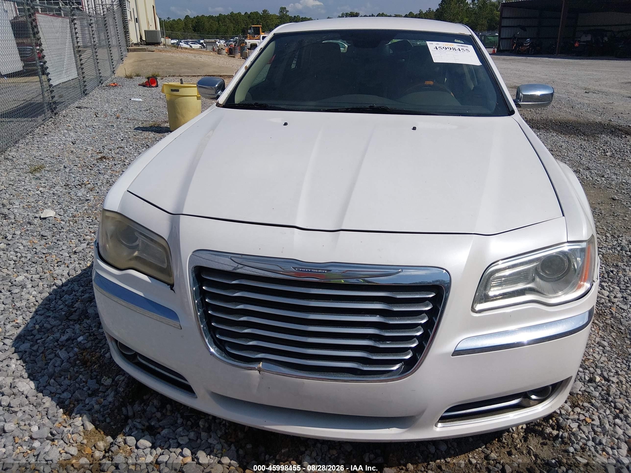 2012 Chrysler 300c   White vin: 2C3CCAET6CH225346
