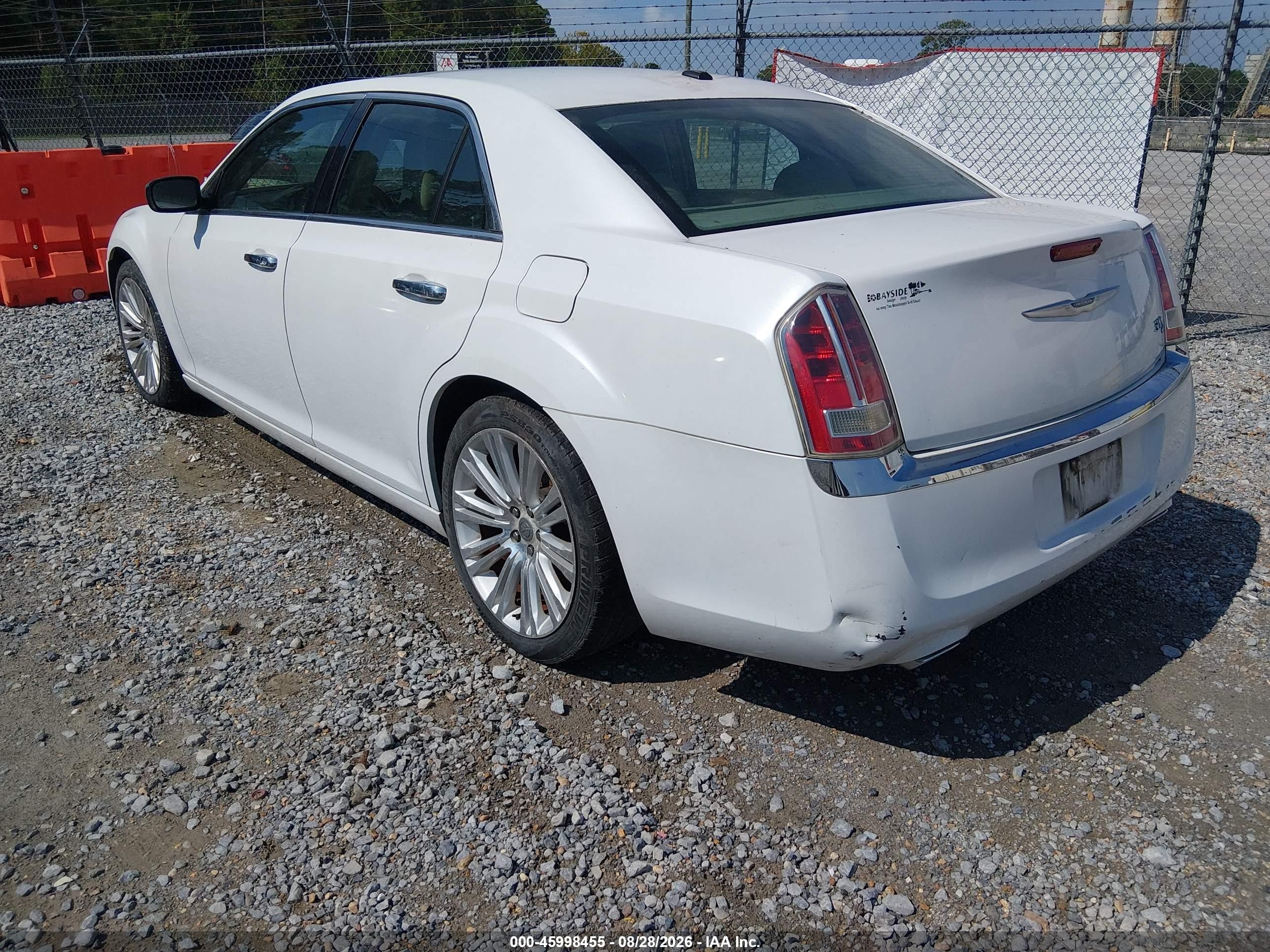 2012 Chrysler 300c   White vin: 2C3CCAET6CH225346