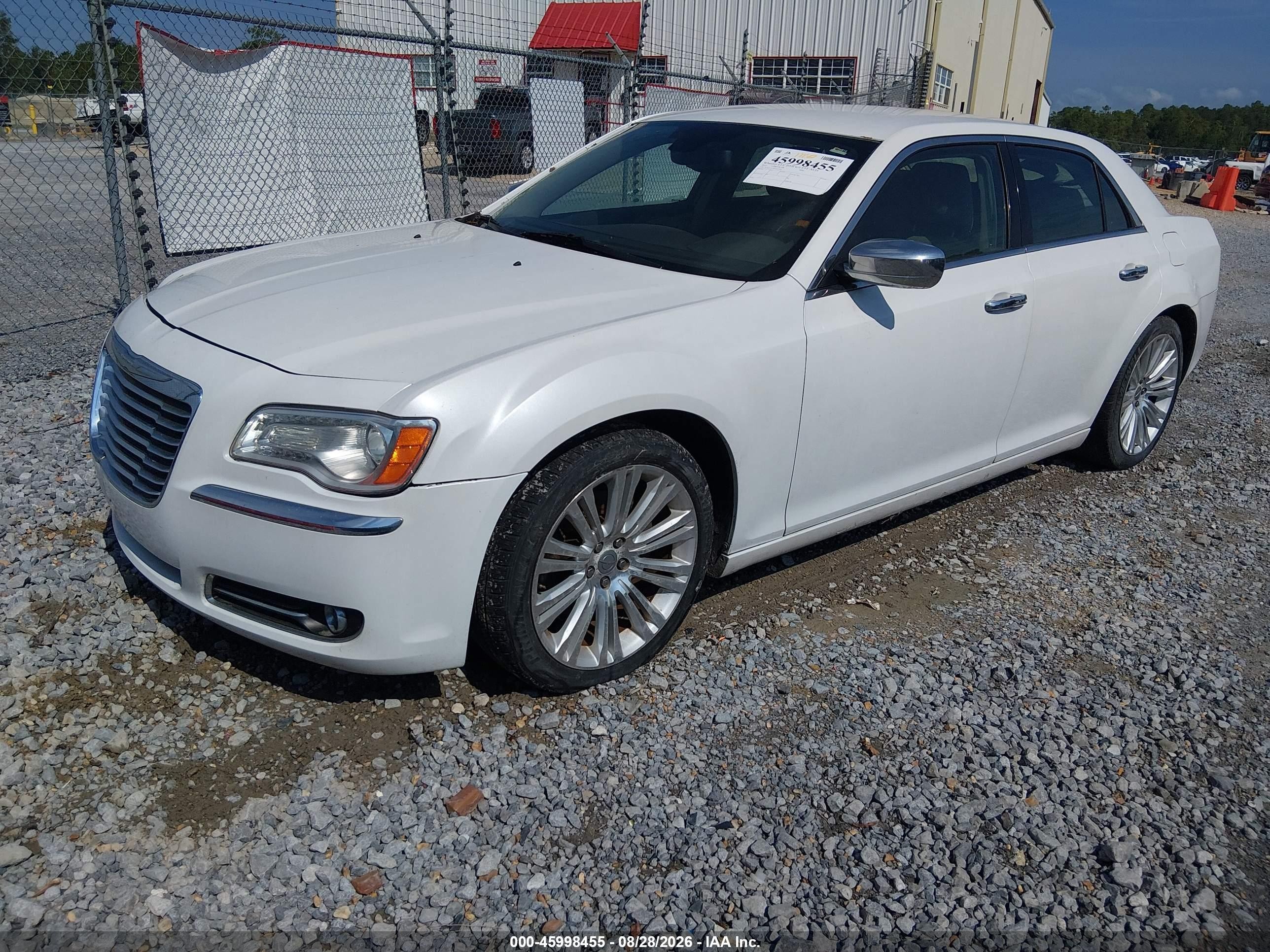 2012 Chrysler 300c   White vin: 2C3CCAET6CH225346