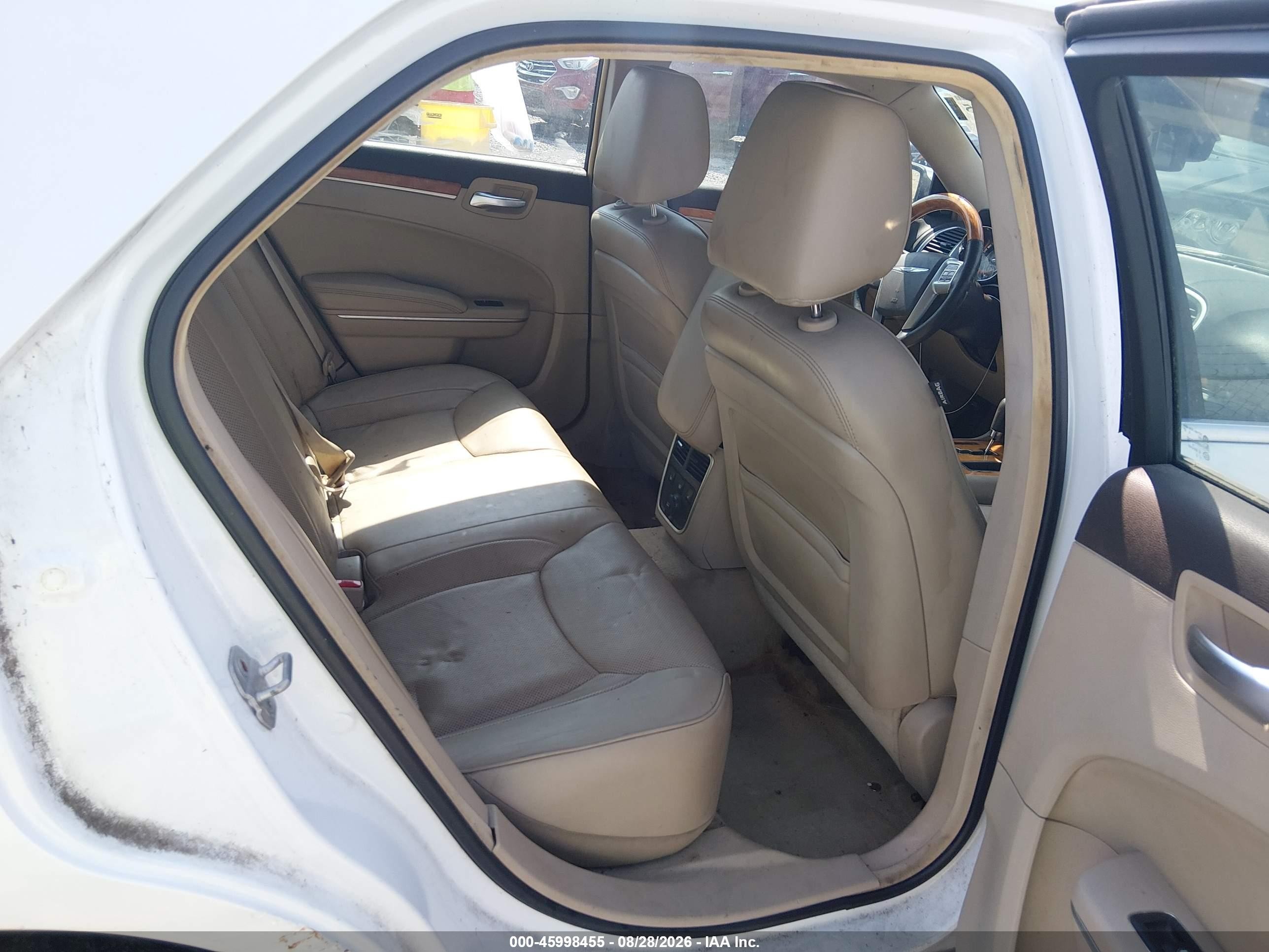 2012 Chrysler 300c   White vin: 2C3CCAET6CH225346