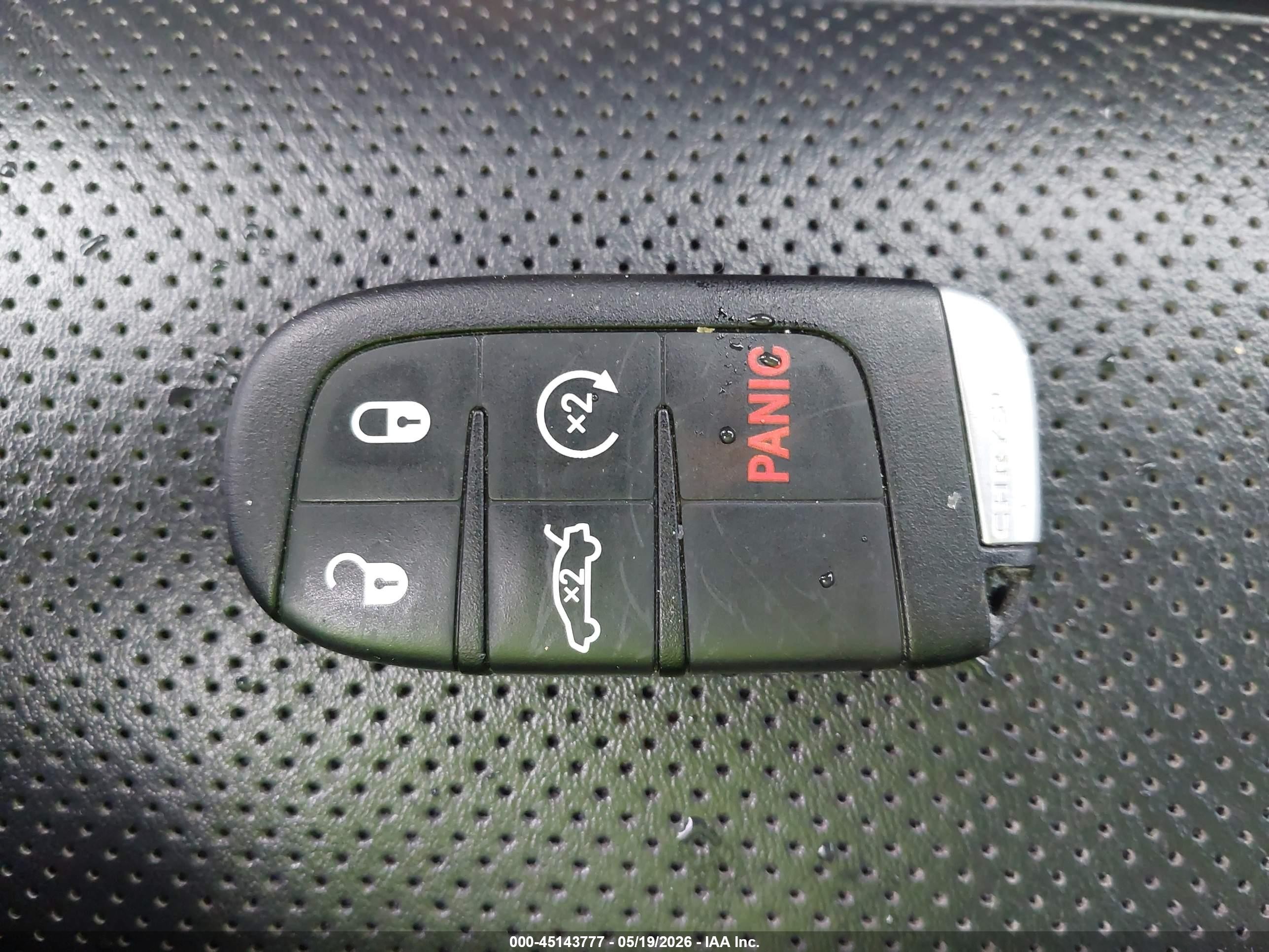 2012 Chrysler 300c   Red vin: 2C3CCAET6CH250067