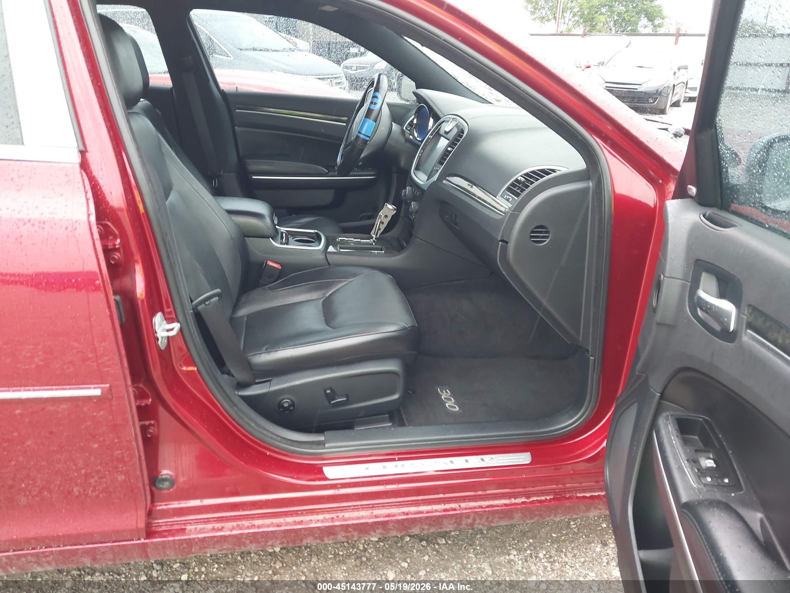 2012 Chrysler 300c   Red vin: 2C3CCAET6CH250067