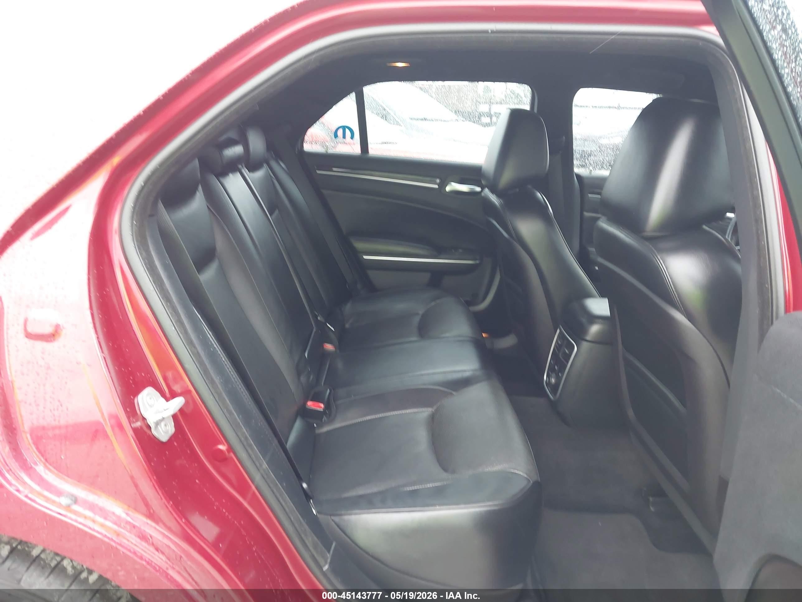 2012 Chrysler 300c   Red vin: 2C3CCAET6CH250067