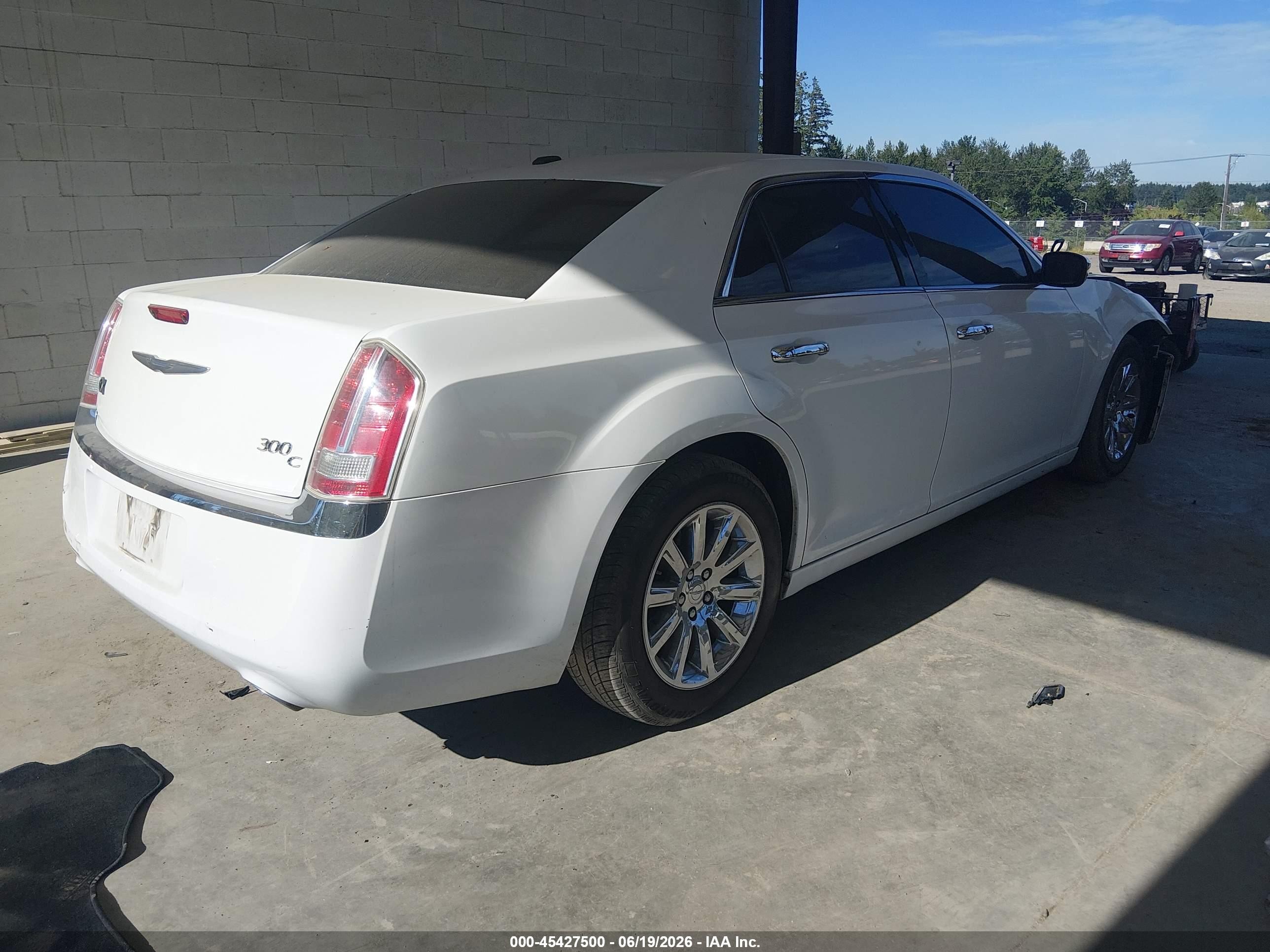 2013 Chrysler 300c   White vin: 2C3CCAET6DH661924