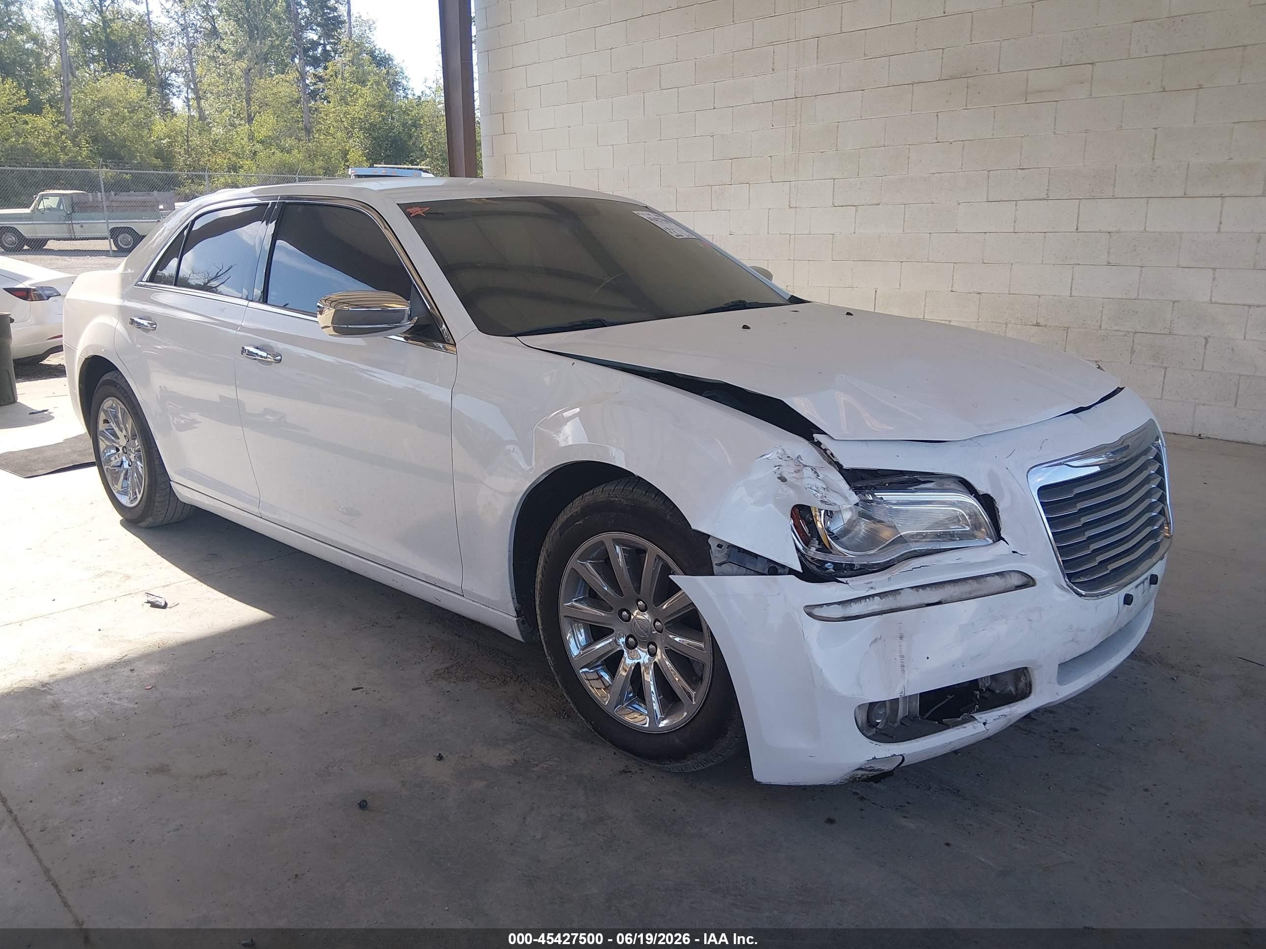 2013 Chrysler 300c   White vin: 2C3CCAET6DH661924