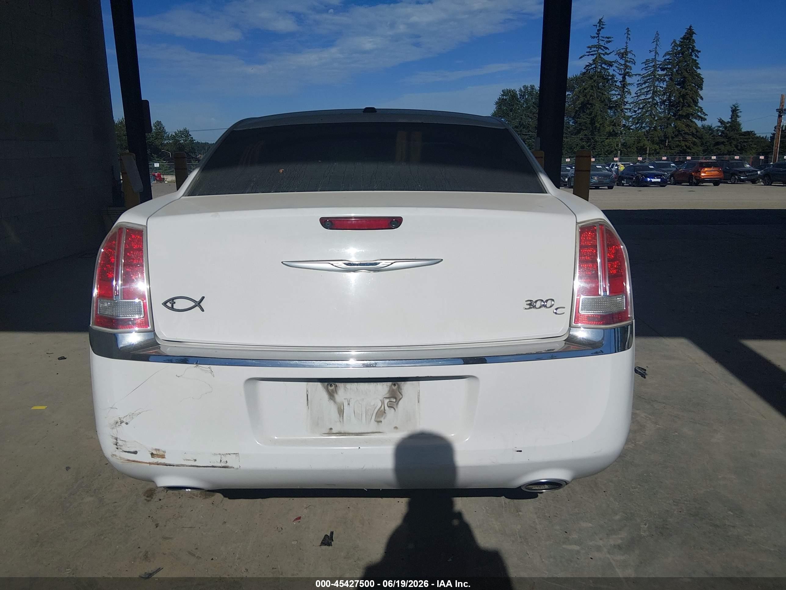 2013 Chrysler 300c   White vin: 2C3CCAET6DH661924