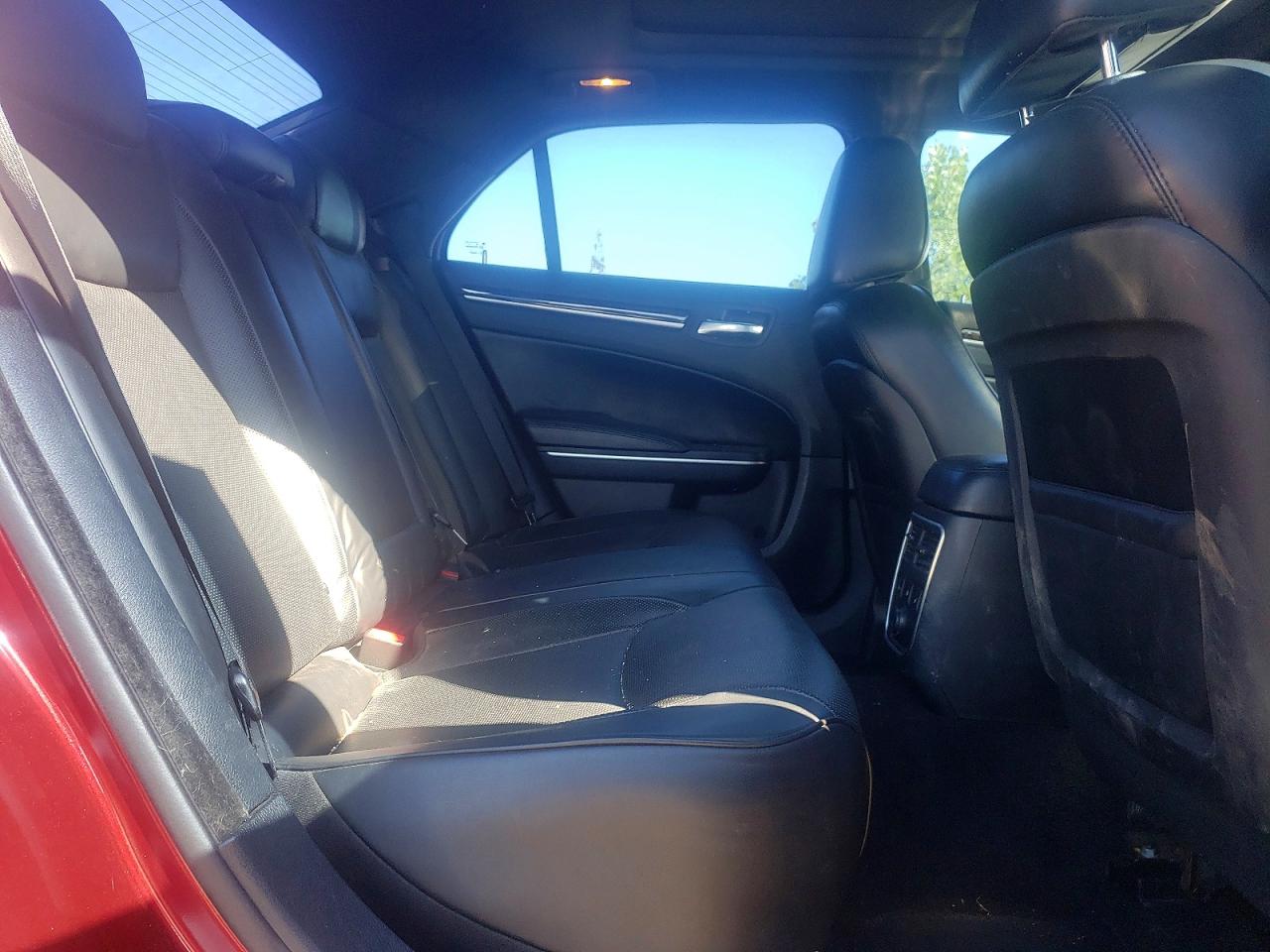 2013 Chrysler 300c Burgundy vin: 2C3CCAET7DH625983