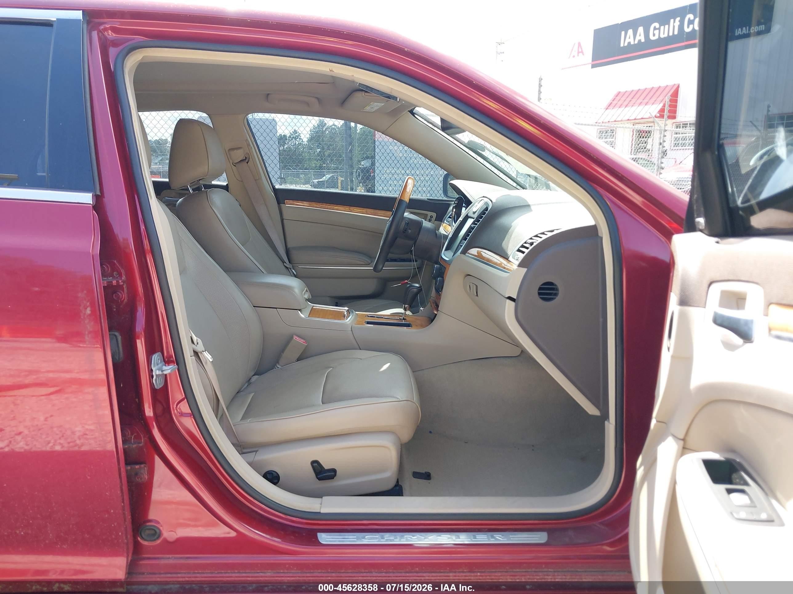 2012 Chrysler 300c   Red vin: 2C3CCAETXCH144334