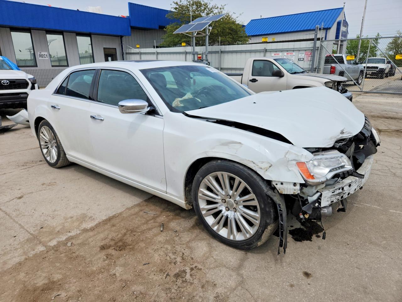 2014 Chrysler 300c White vin: 2C3CCAETXEH119999