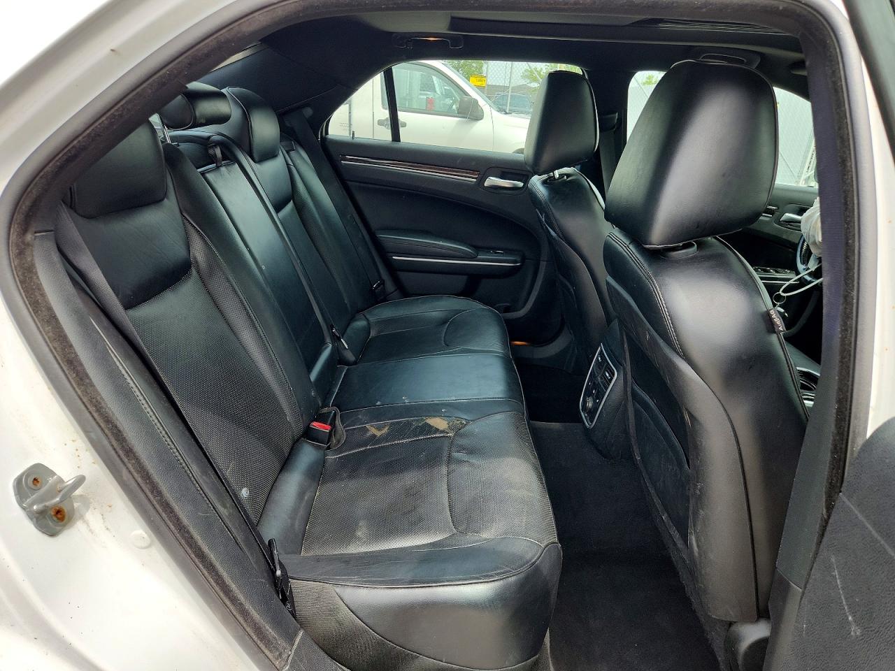 2014 Chrysler 300c White vin: 2C3CCAETXEH119999