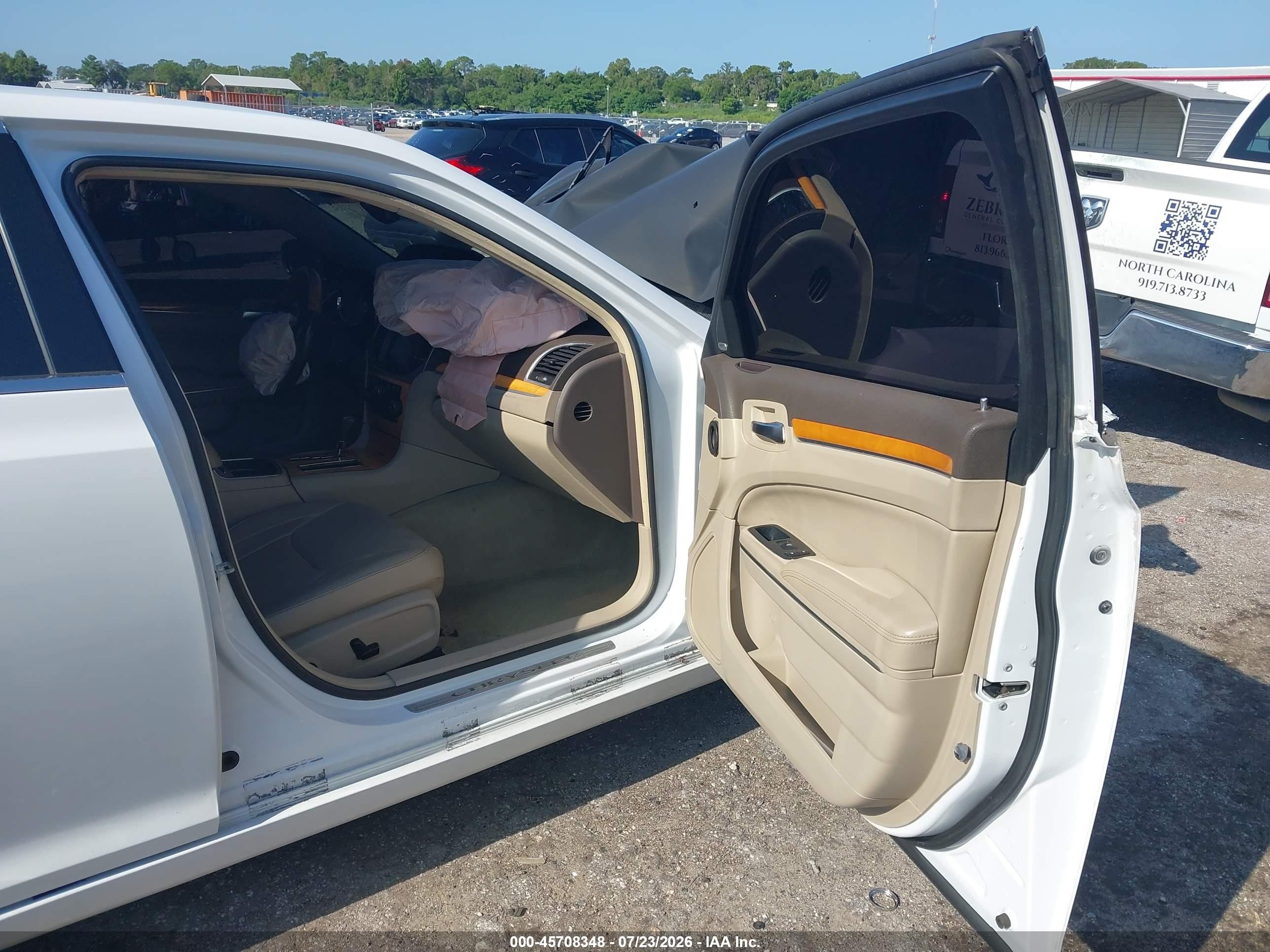2014 Chrysler 300c   White vin: 2C3CCAETXEH126340