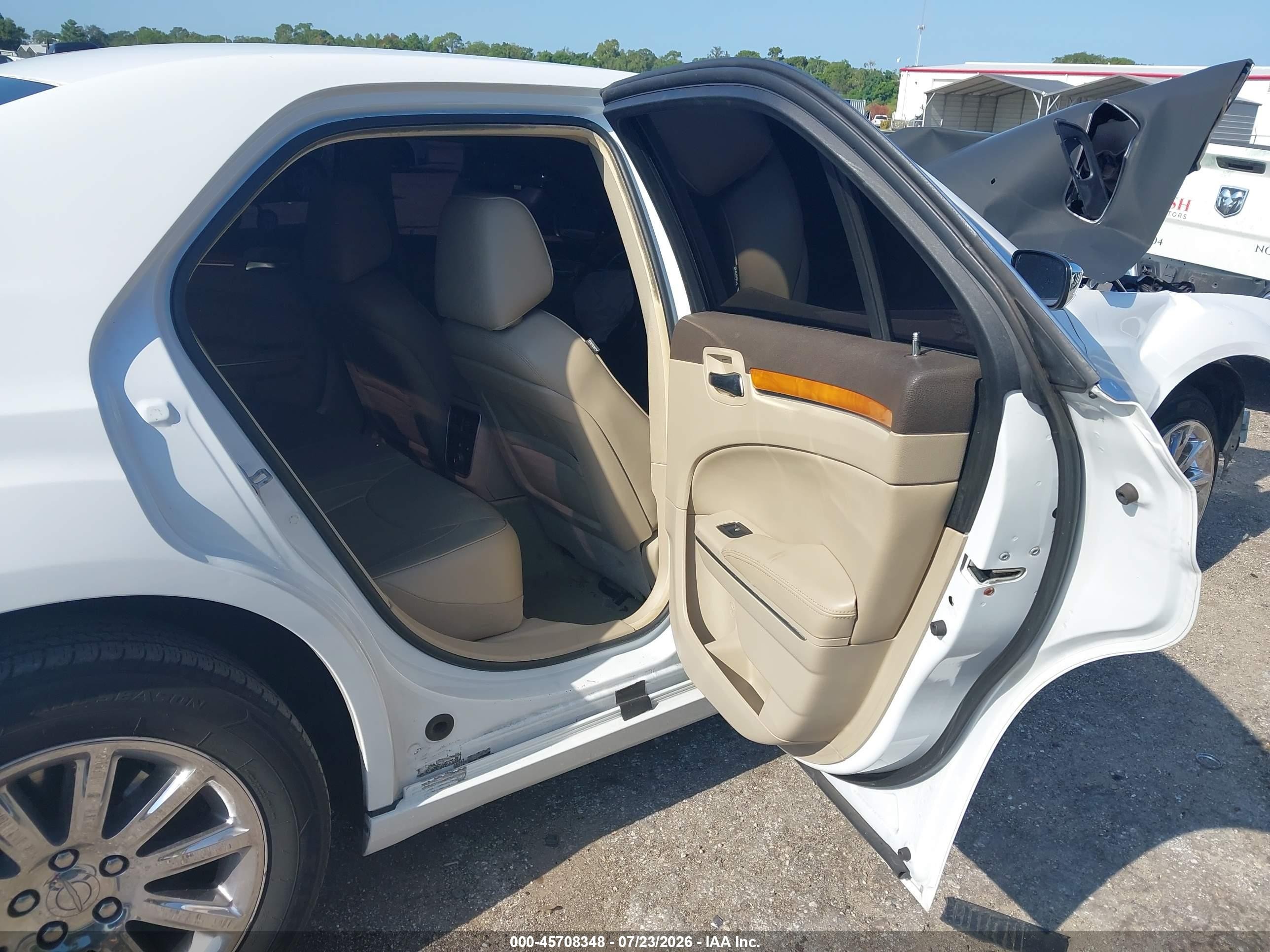 2014 Chrysler 300c   White vin: 2C3CCAETXEH126340