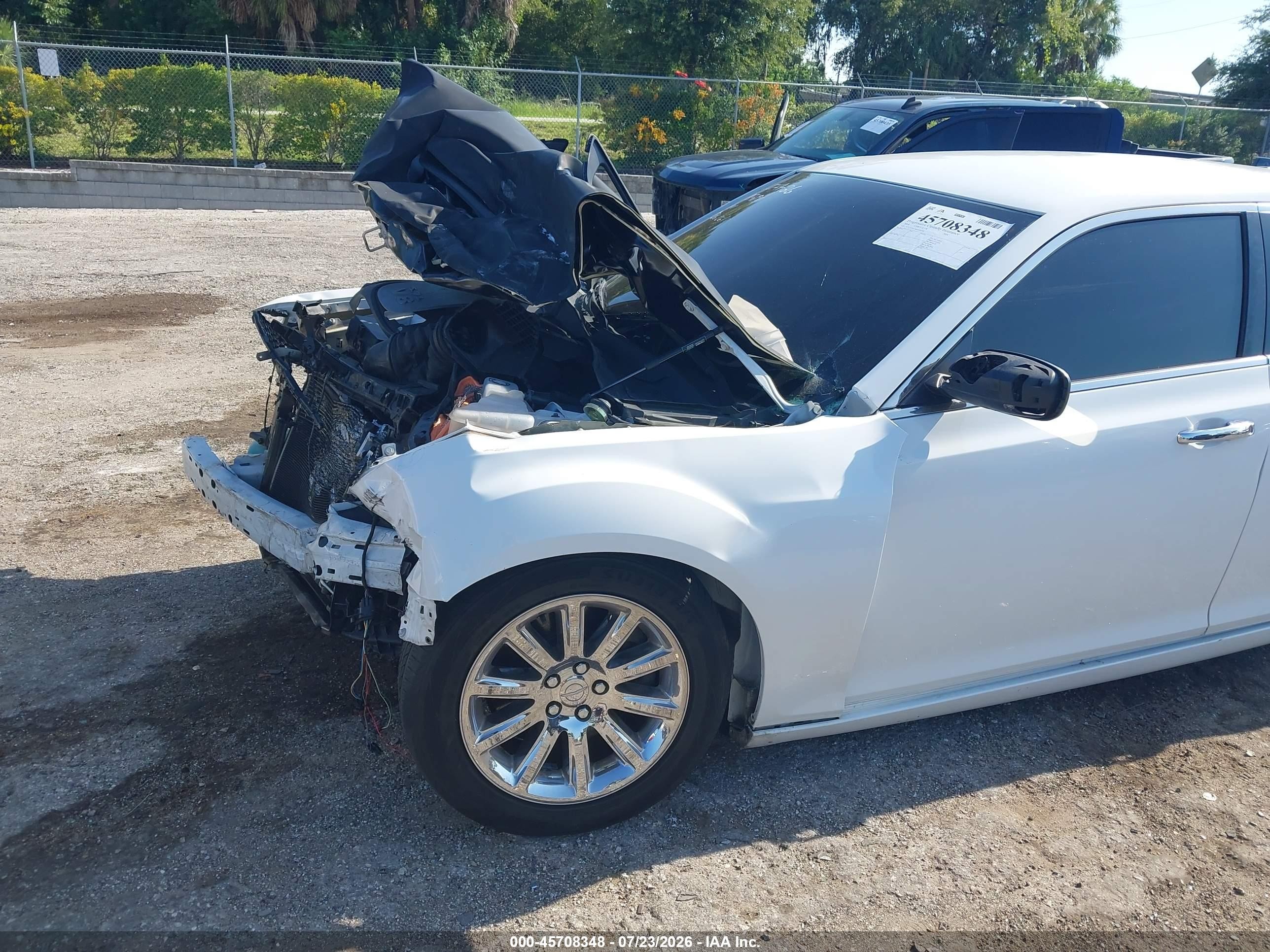 2014 Chrysler 300c   White vin: 2C3CCAETXEH126340