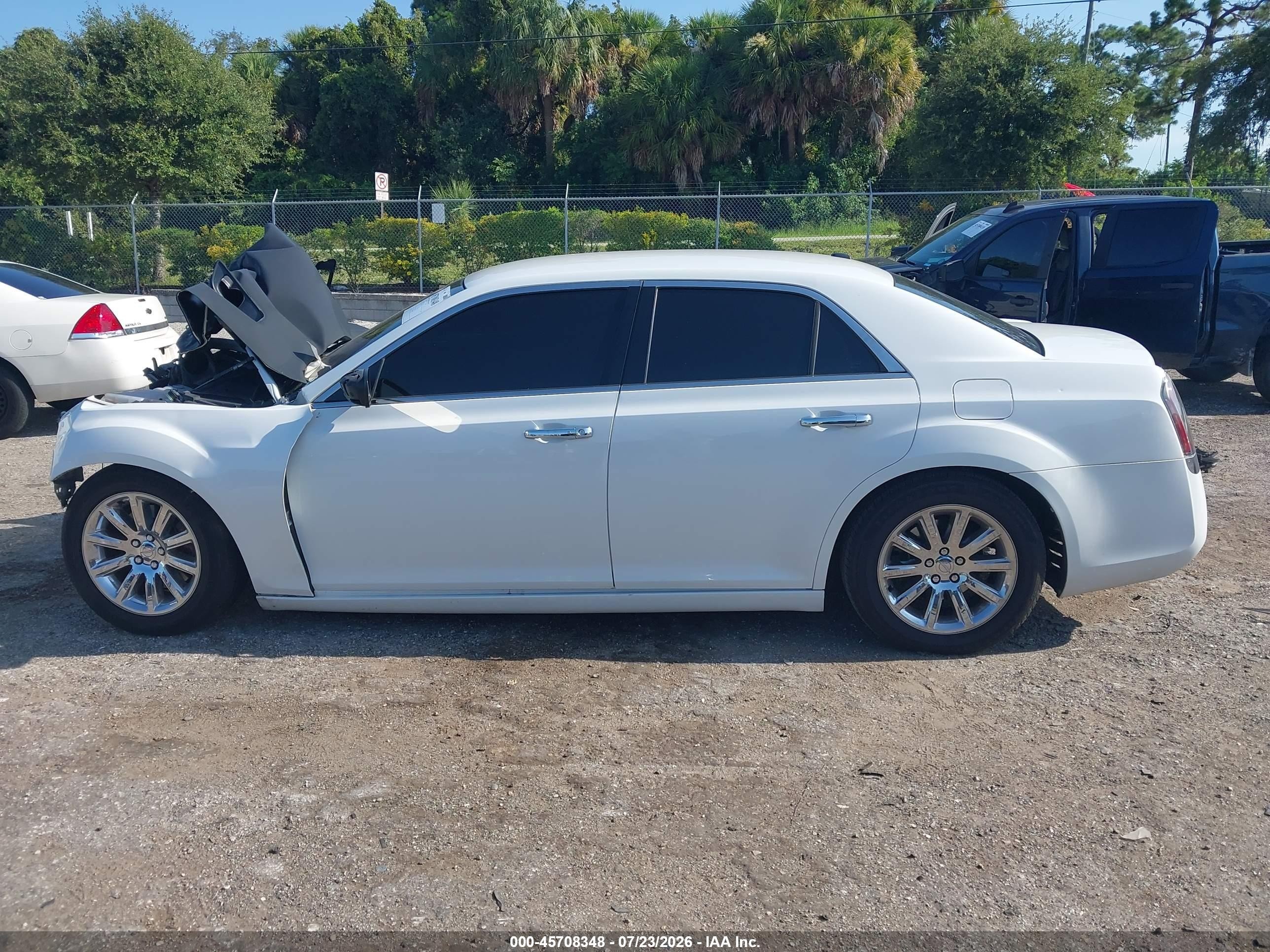 2014 Chrysler 300c   White vin: 2C3CCAETXEH126340