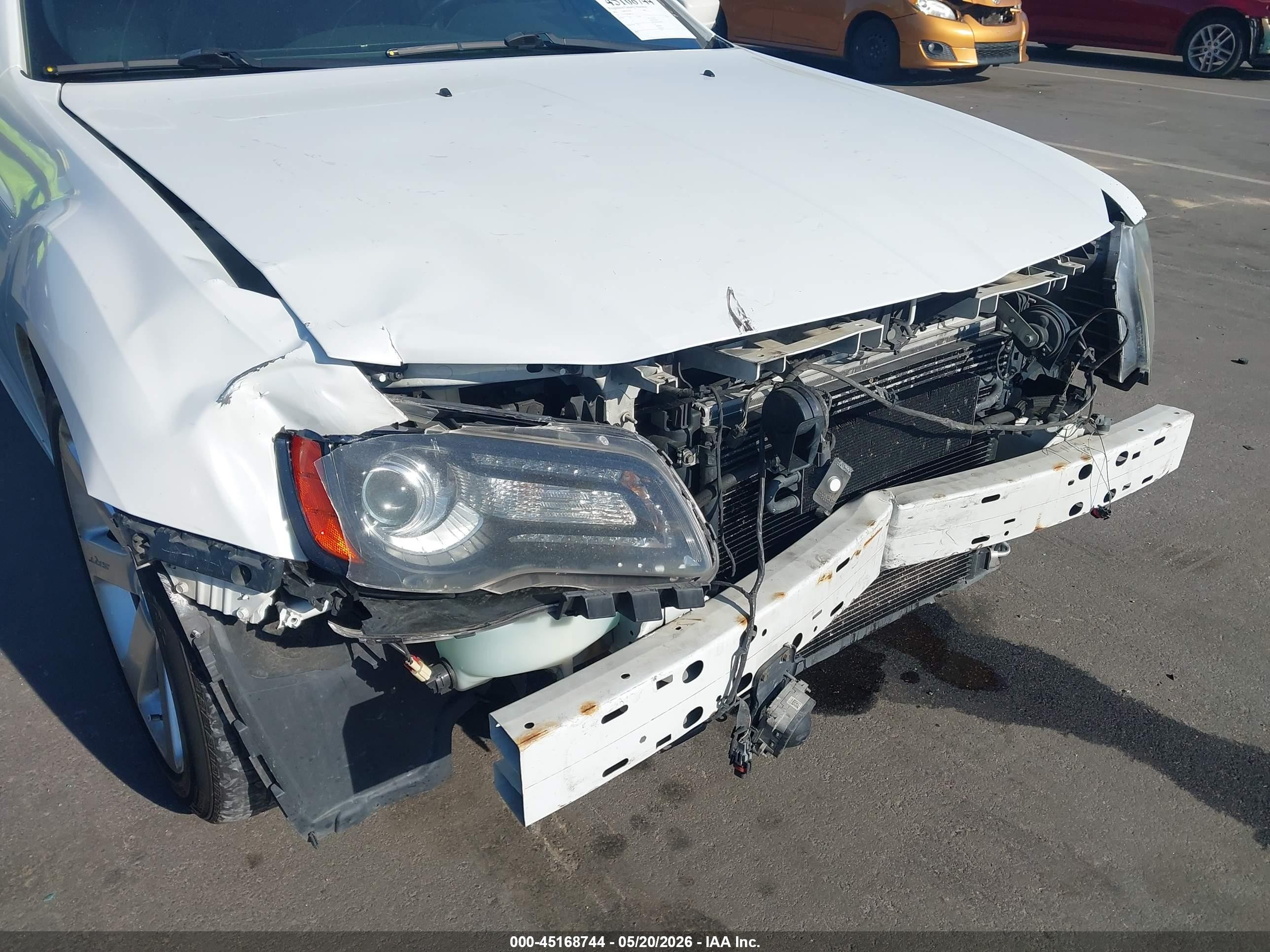 2012 Chrysler 300 Srt8 White vin: 2C3CCAFJ4CH801352